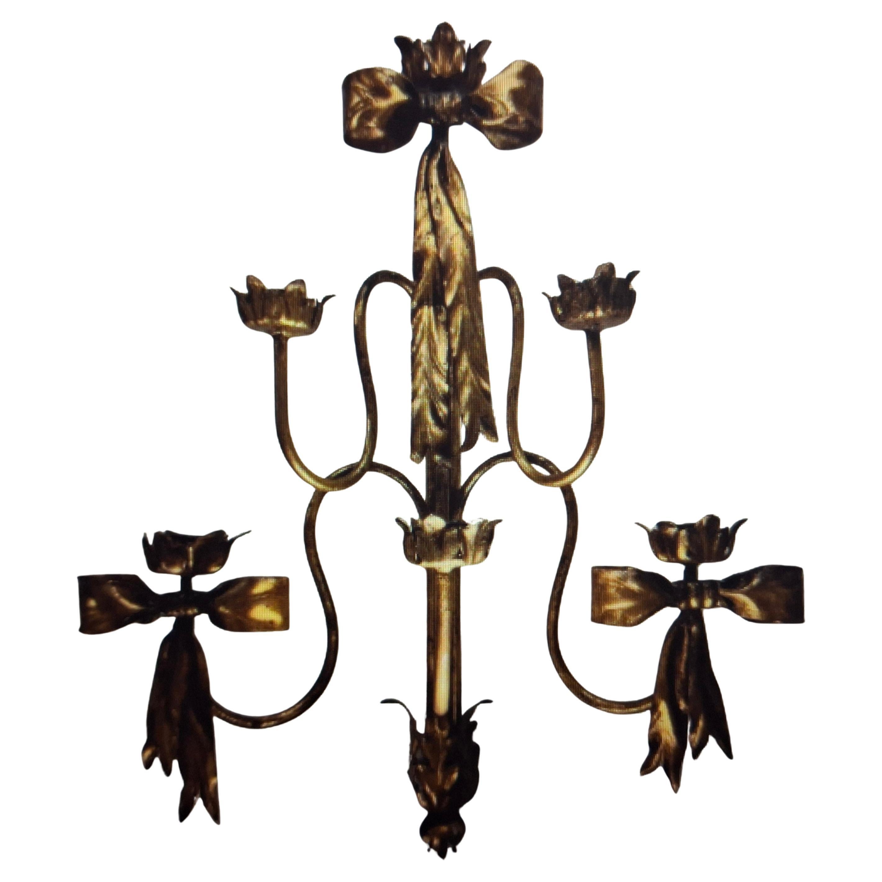 Aplique de Pared Monumental Hollywood Regency de Hierro Dorado/Lama de Topo de los Años 20 - Original en venta