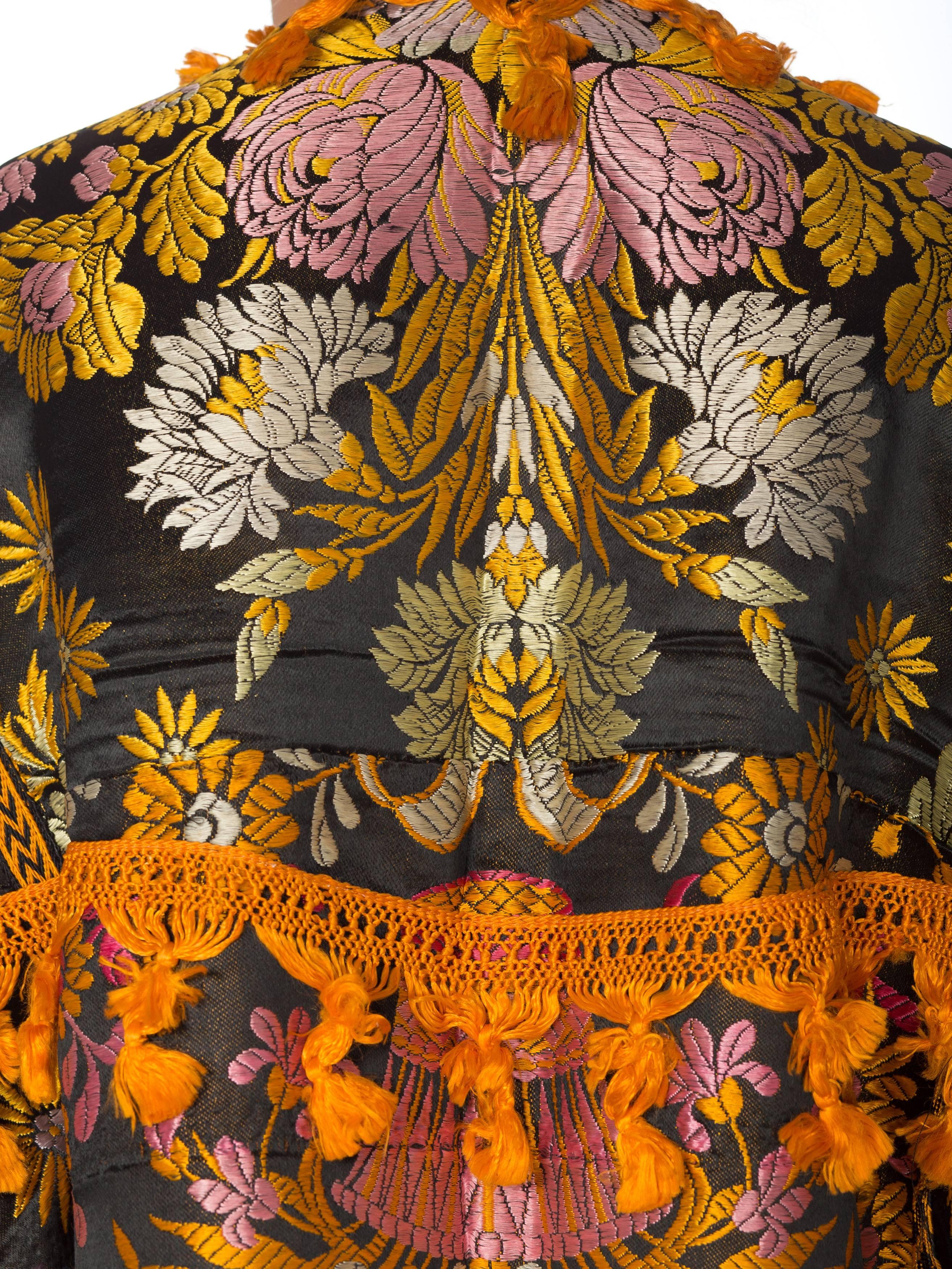 MORPHEW COLLECTION Seidenbrokat-Kokoon mit antikem marokkanischem Wandbehang im Angebot 12