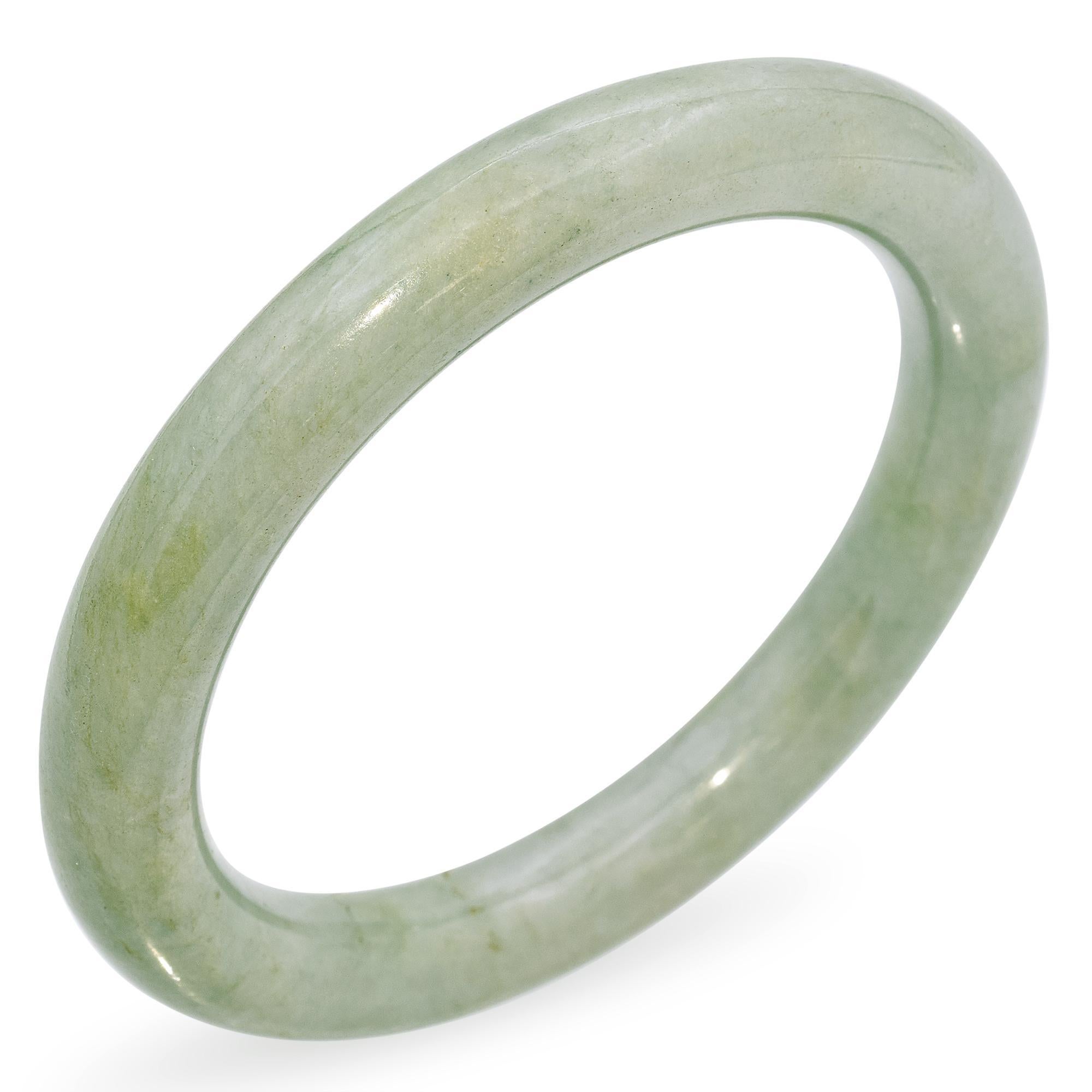 Donna Bracciale in giada di giadeite verde chiaro screziato degli anni '20 in vendita