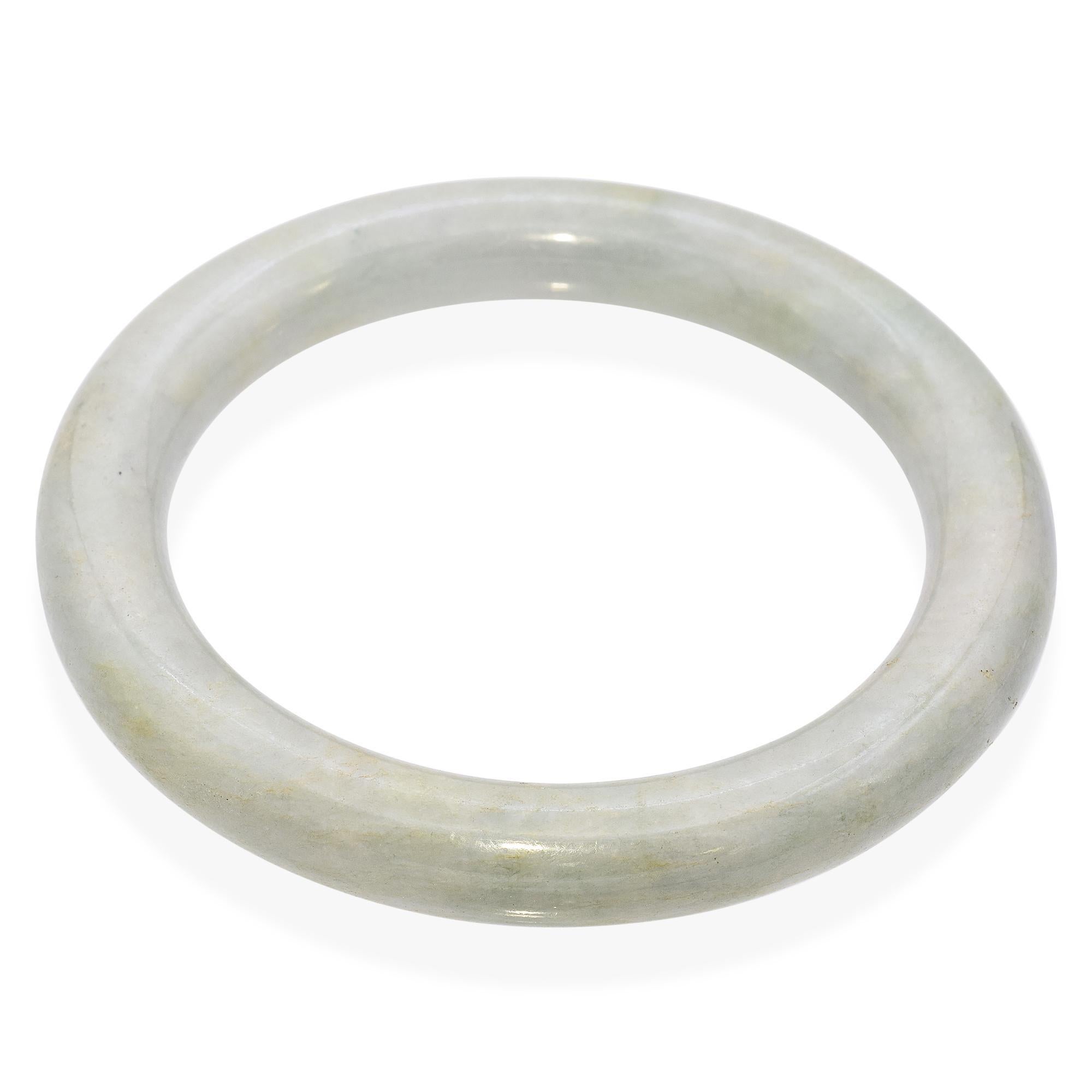 Donna Bracciale in giada di giadeite verde chiaro screziato degli anni '20 in vendita