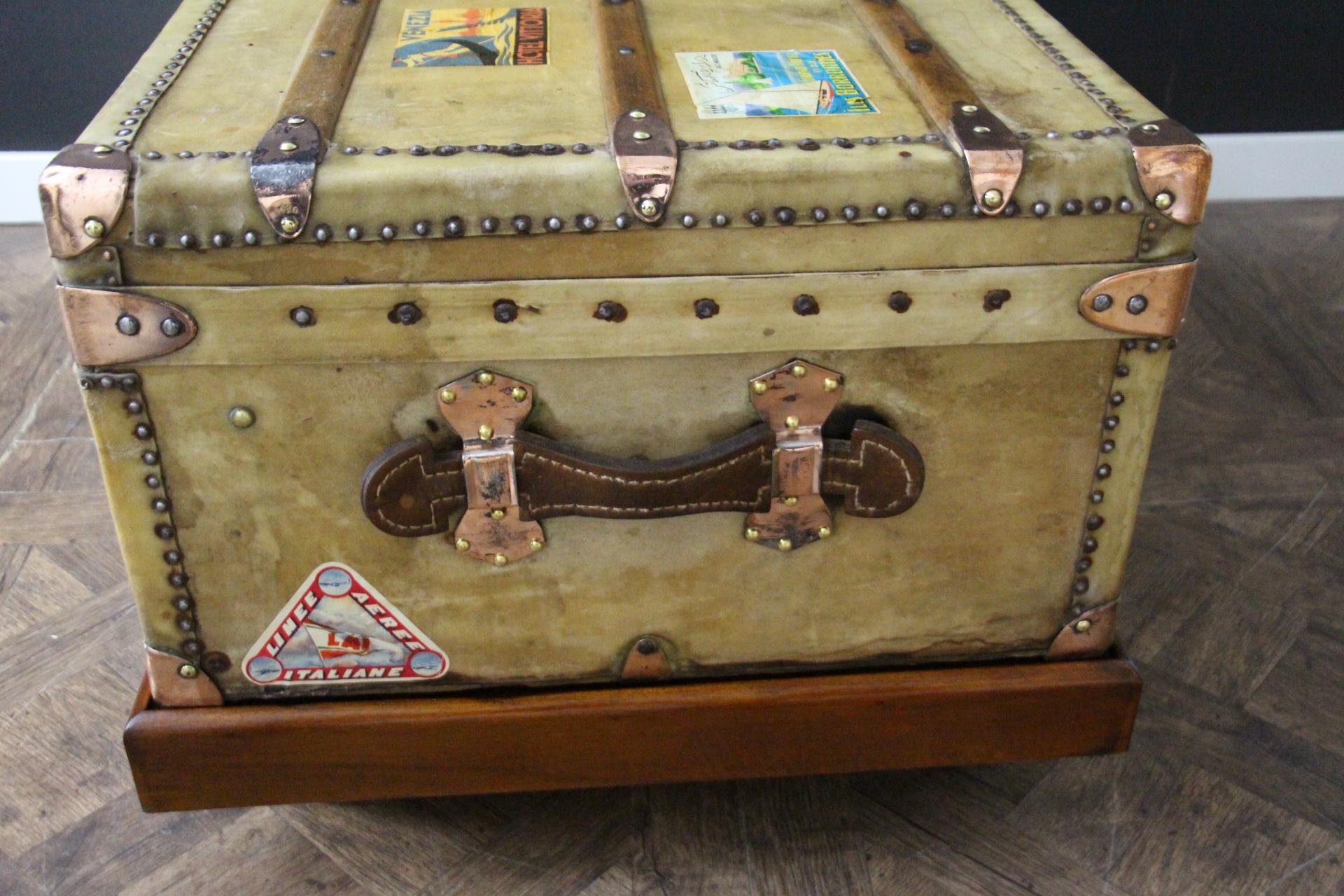 1920er Moynat-Truhe  In Beige Vellum, 100 cm Moynat Steamer Trunk, Moynat Trunk im Angebot 4