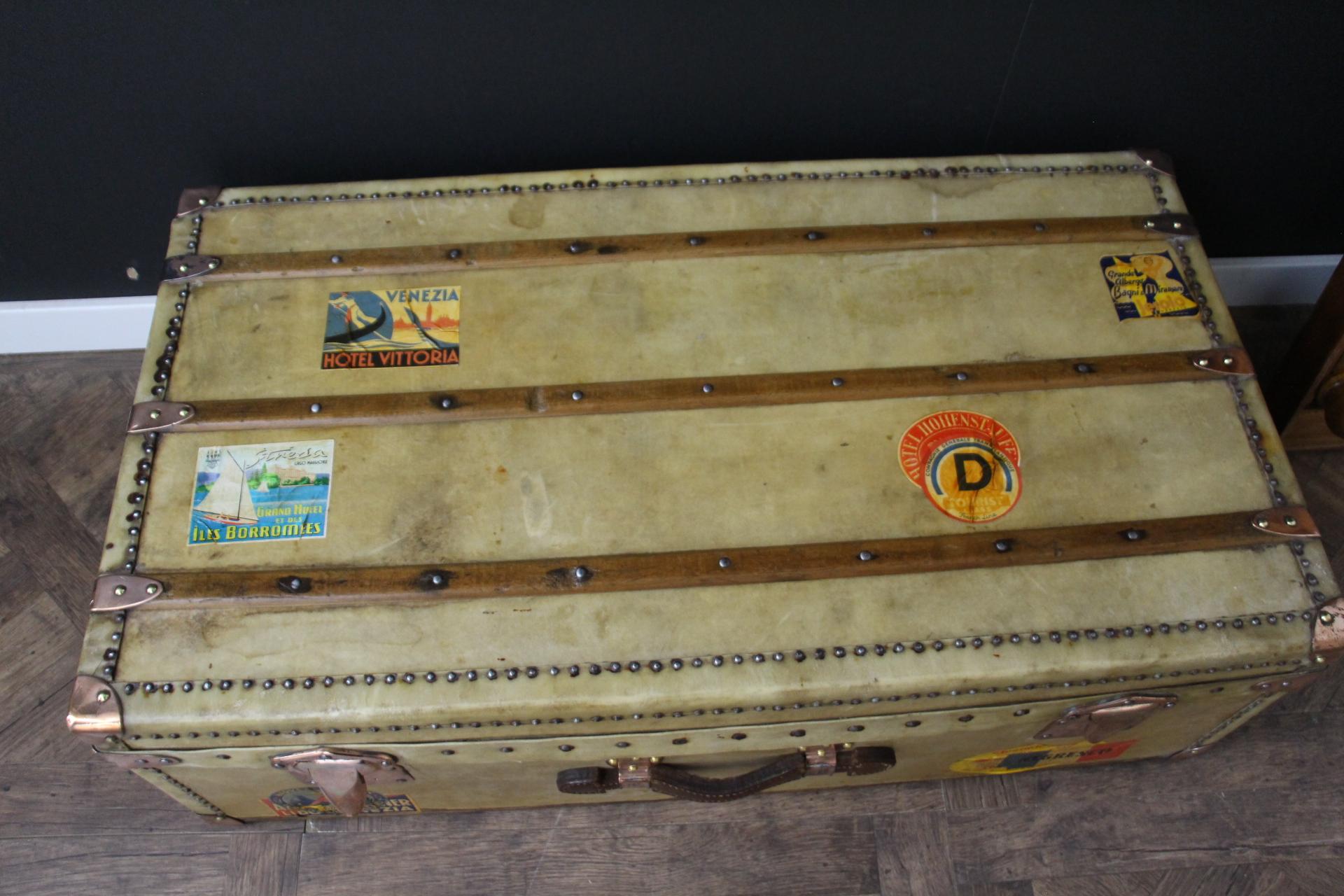 1920er Moynat-Truhe  In Beige Vellum, 100 cm Moynat Steamer Trunk, Moynat Trunk im Angebot 12