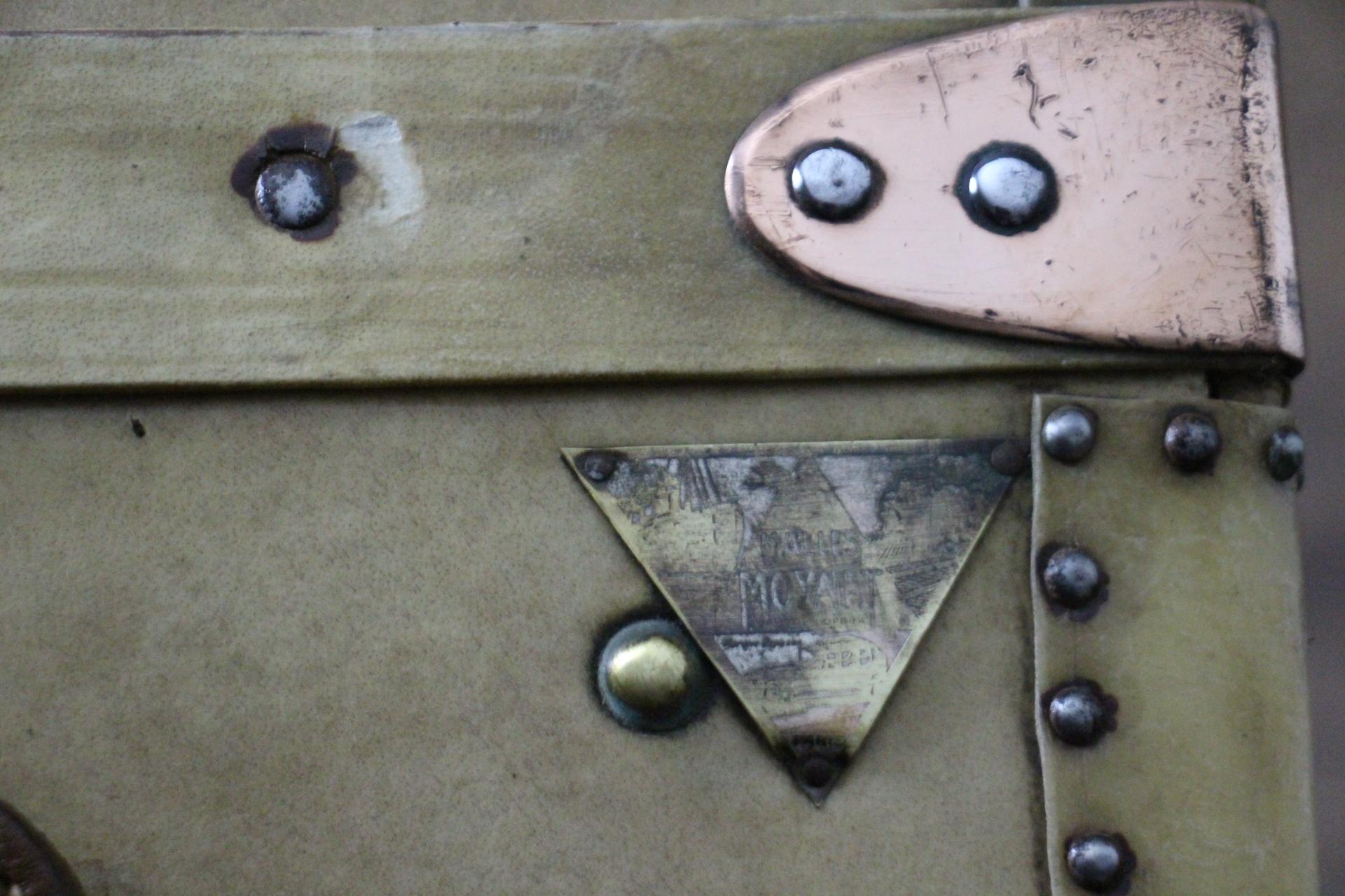 1920er Moynat-Truhe  In Beige Vellum, 100 cm Moynat Steamer Trunk, Moynat Trunk im Angebot 13