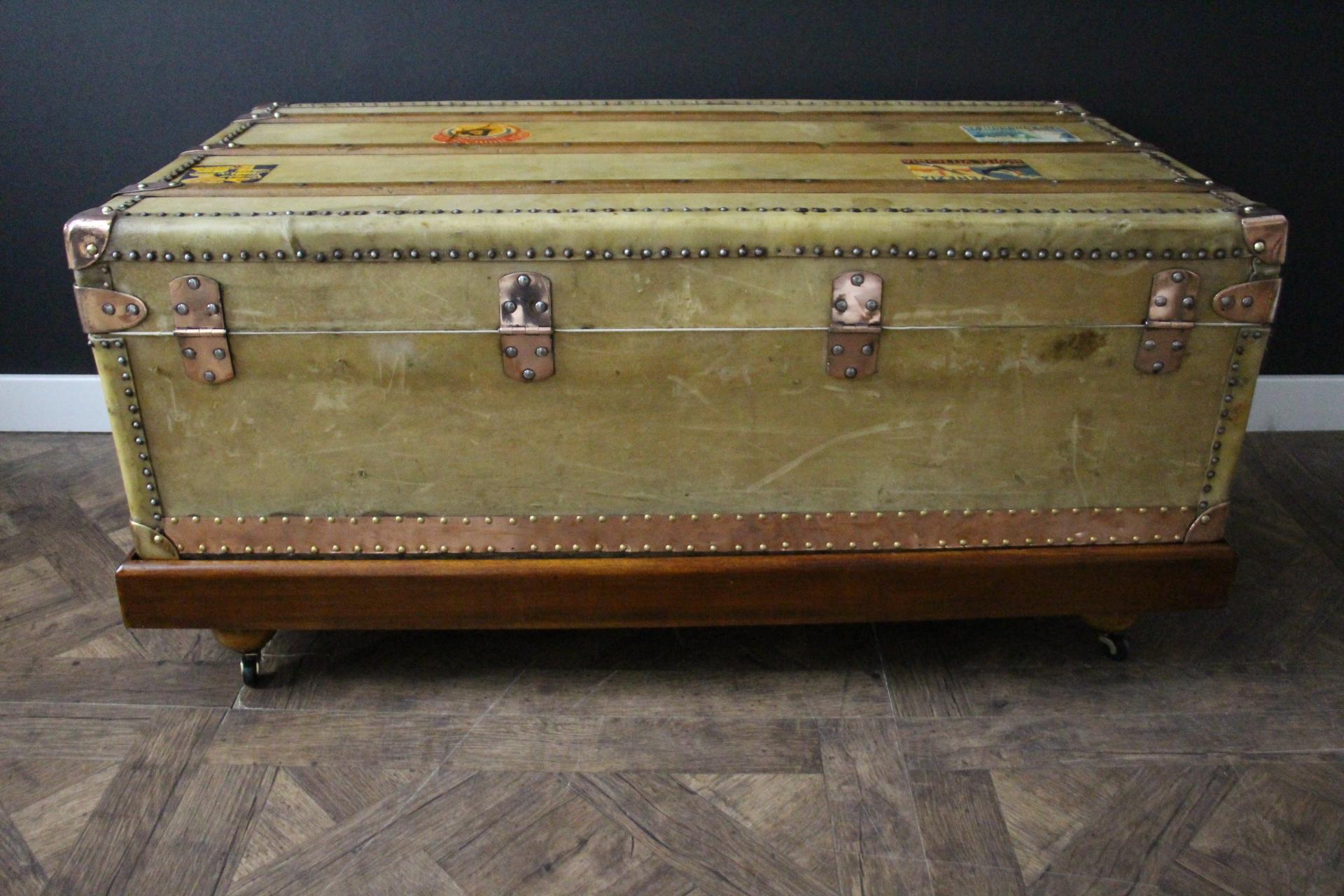 1920er Moynat-Truhe  In Beige Vellum, 100 cm Moynat Steamer Trunk, Moynat Trunk im Angebot 3