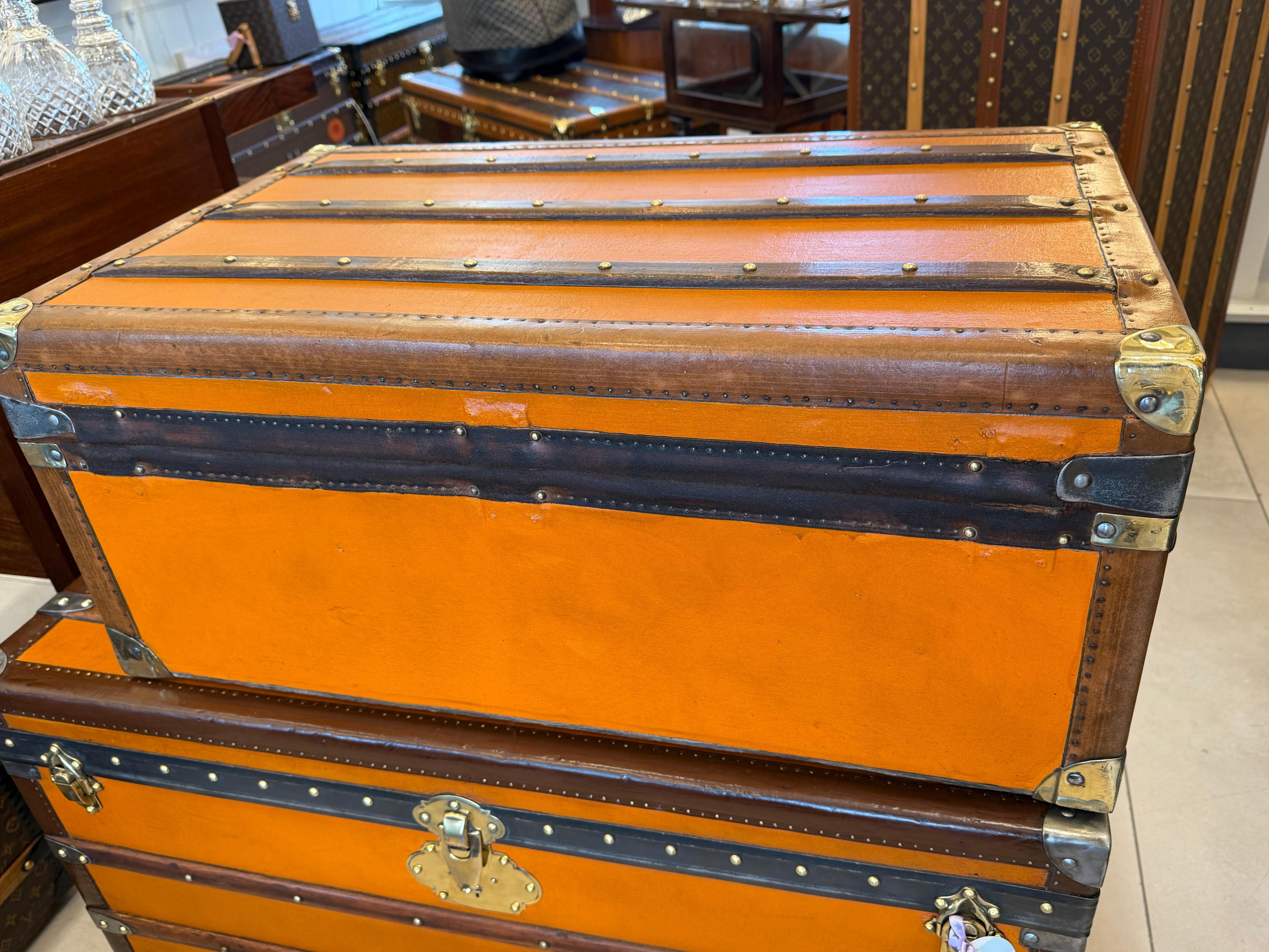 Malle Moynat des années 1920  In Orange Canvas 75 cm Moynat Steamer Trunk, Moynat Trunk en vente 4