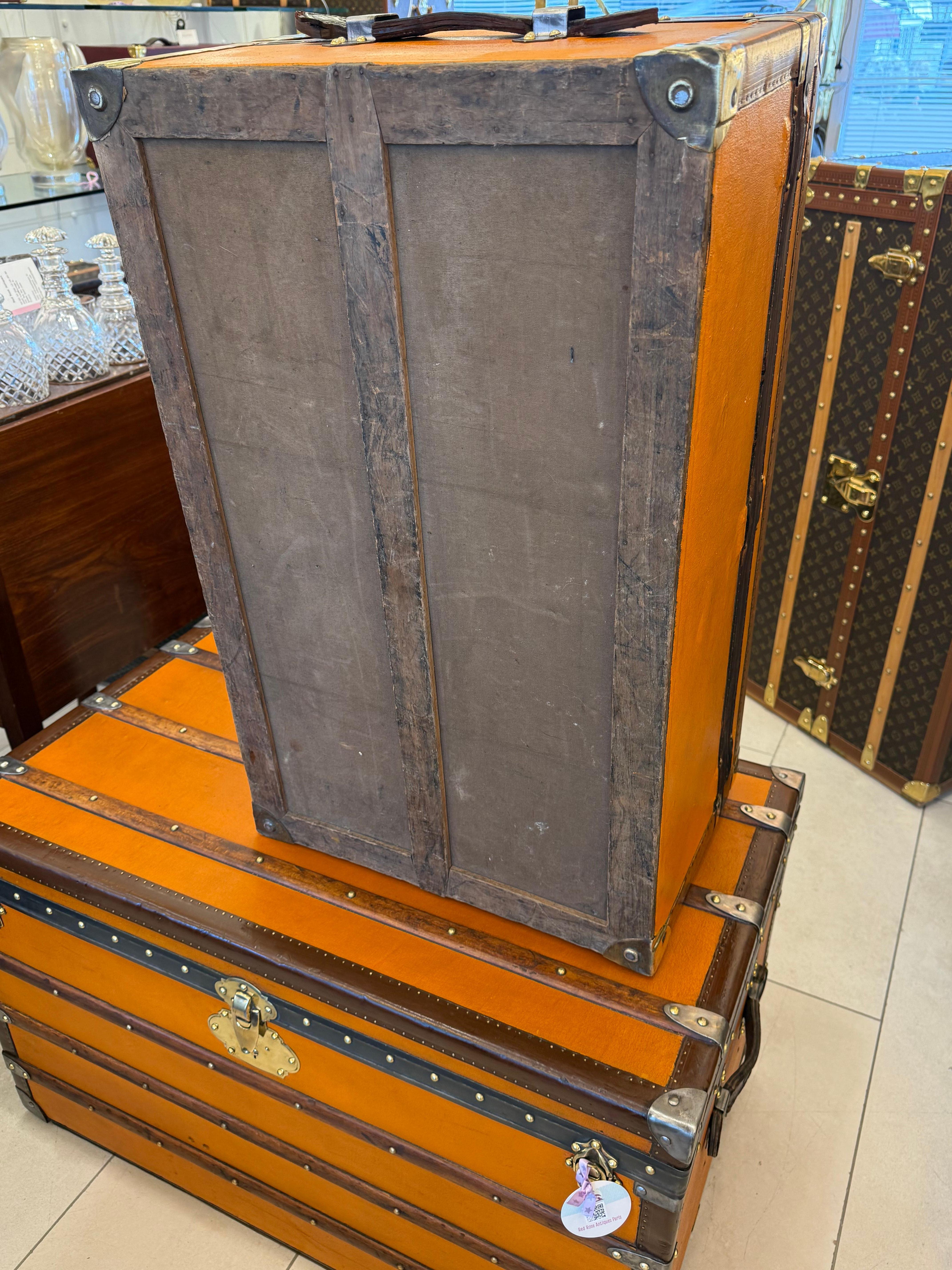 Malle Moynat des années 1920  In Orange Canvas 75 cm Moynat Steamer Trunk, Moynat Trunk en vente 9