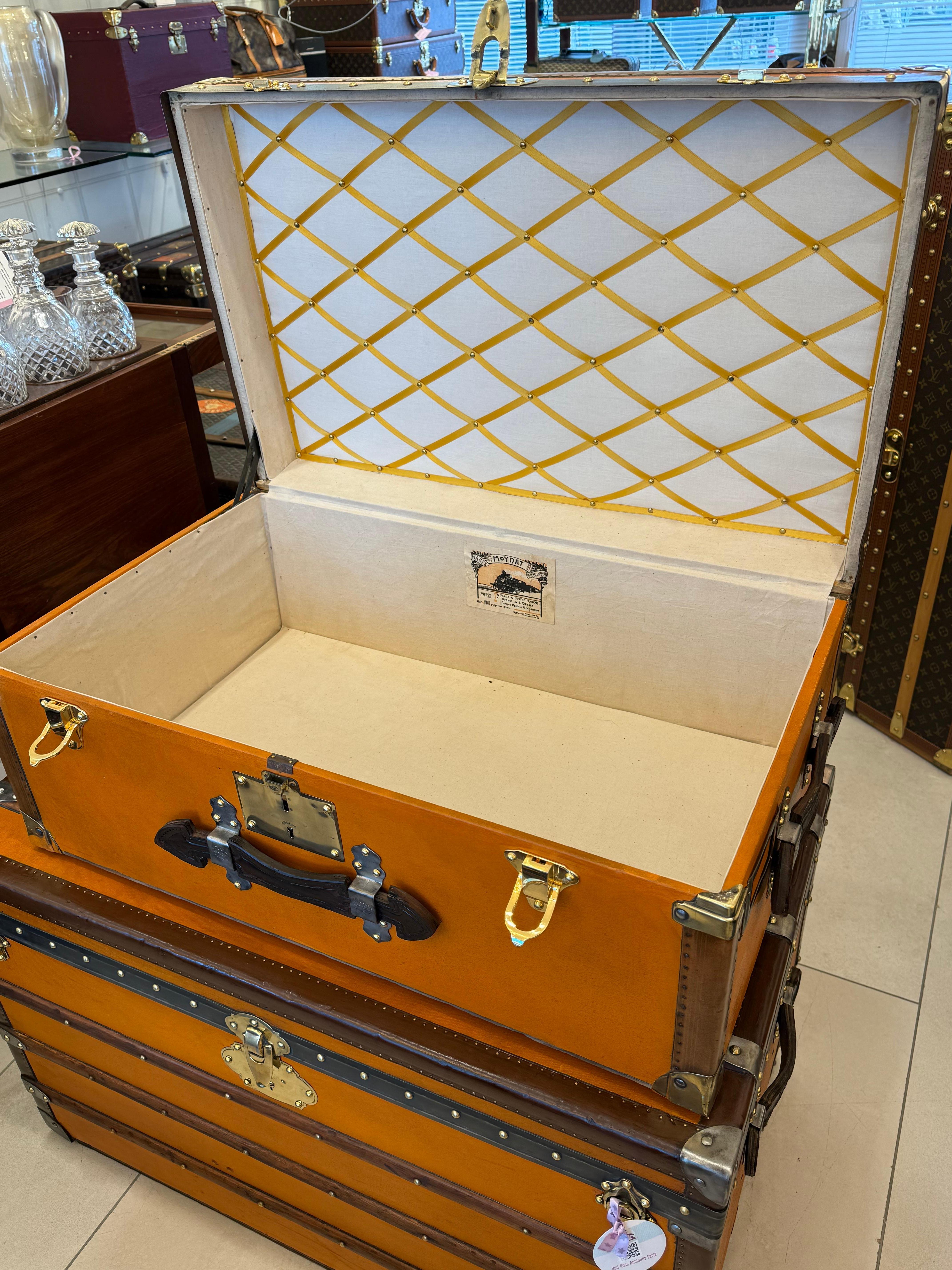 Malle Moynat des années 1920  In Orange Canvas 75 cm Moynat Steamer Trunk, Moynat Trunk en vente 10