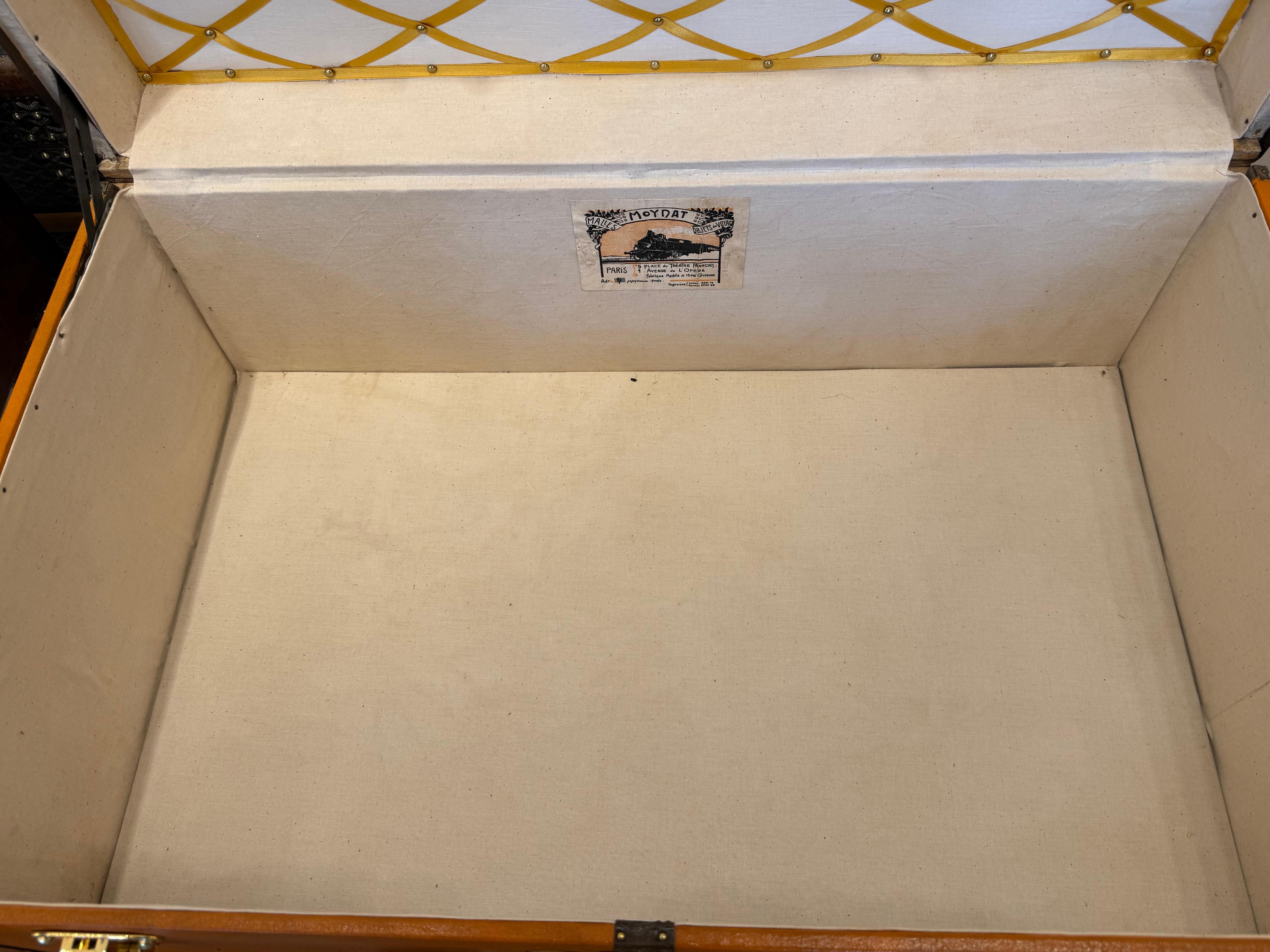 Malle Moynat des années 1920  In Orange Canvas 75 cm Moynat Steamer Trunk, Moynat Trunk en vente 12