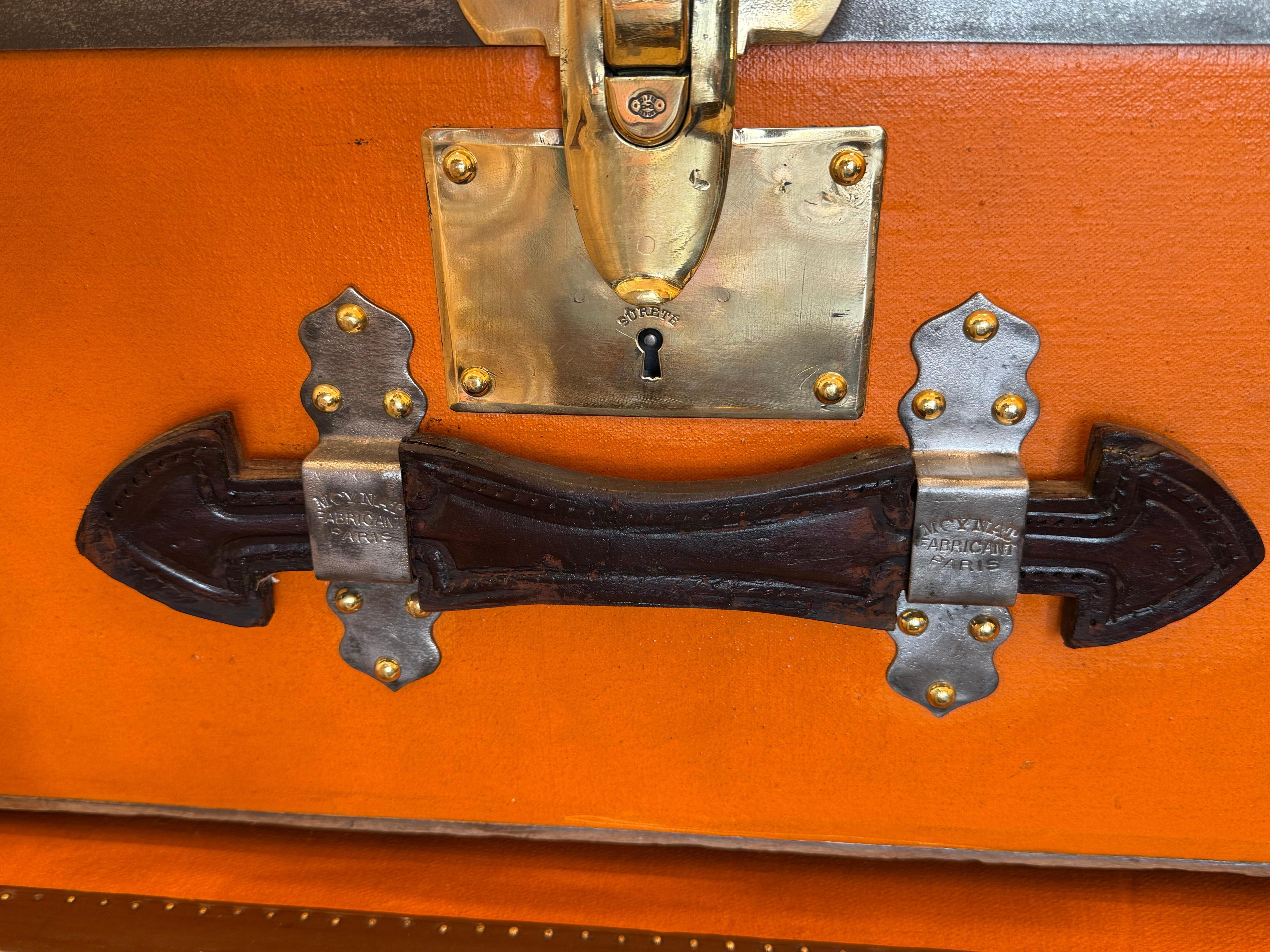 Laiton Malle Moynat des années 1920  In Orange Canvas 75 cm Moynat Steamer Trunk, Moynat Trunk en vente