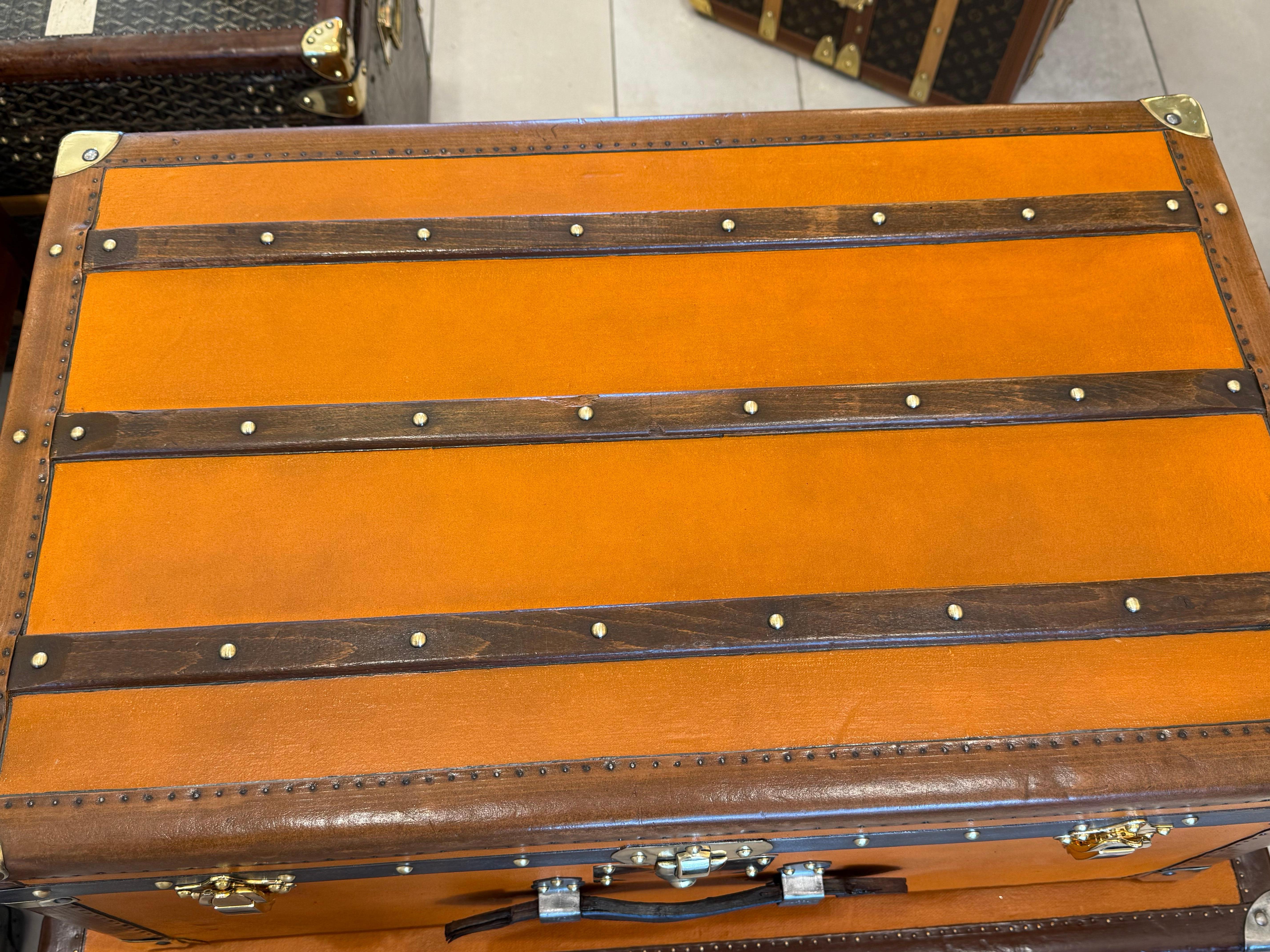 Malle Moynat des années 1920  In Orange Canvas 75 cm Moynat Steamer Trunk, Moynat Trunk en vente 1