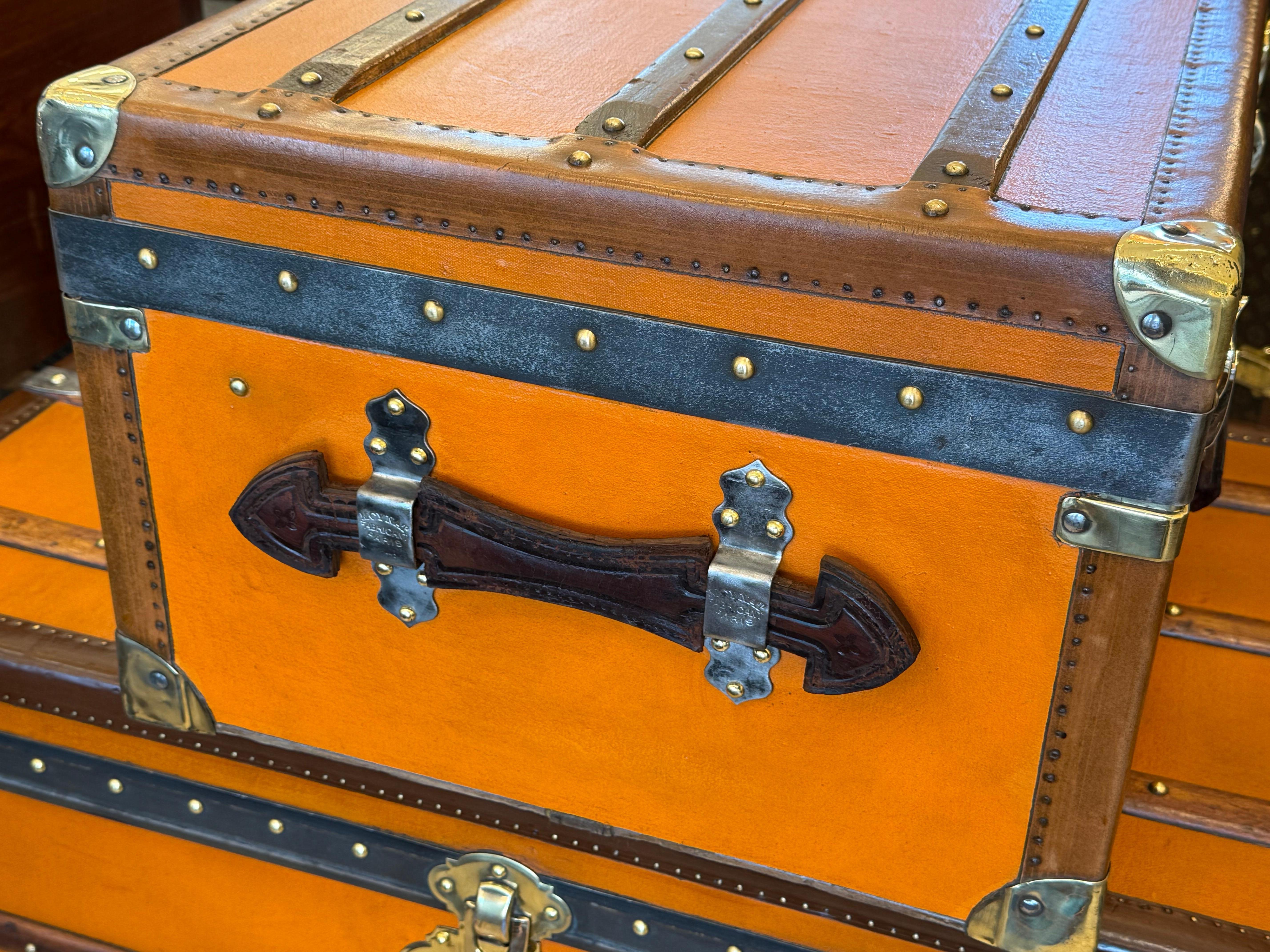 Malle Moynat des années 1920  In Orange Canvas 75 cm Moynat Steamer Trunk, Moynat Trunk en vente 2