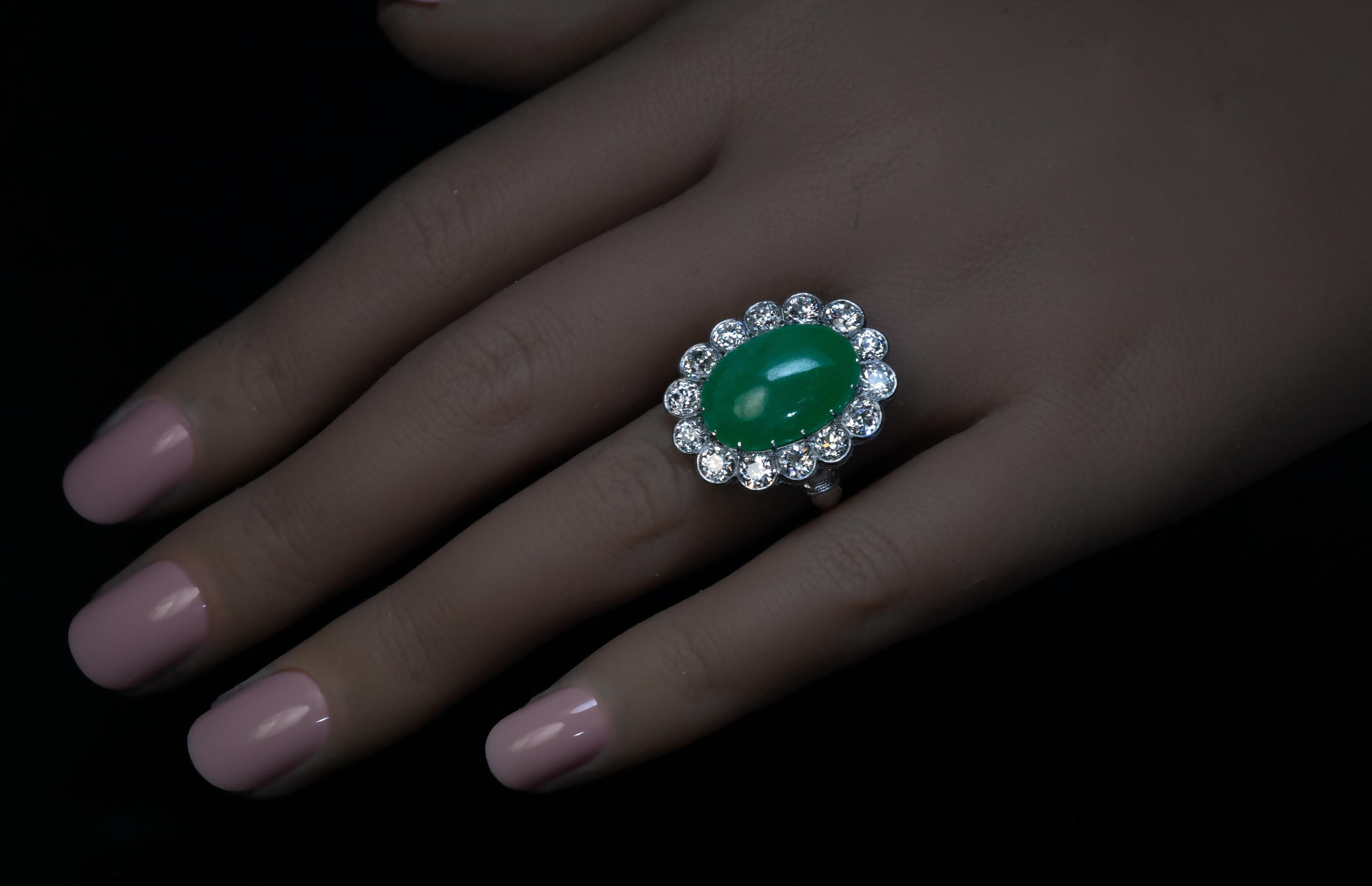 Taille vieille Europe Bague grappe en or, jade naturel et diamants, c. 1930 en vente