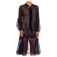 Marineblaues, geblümtes, besticktes Seidenchiffon-Kleid aus den 1920er Jahren