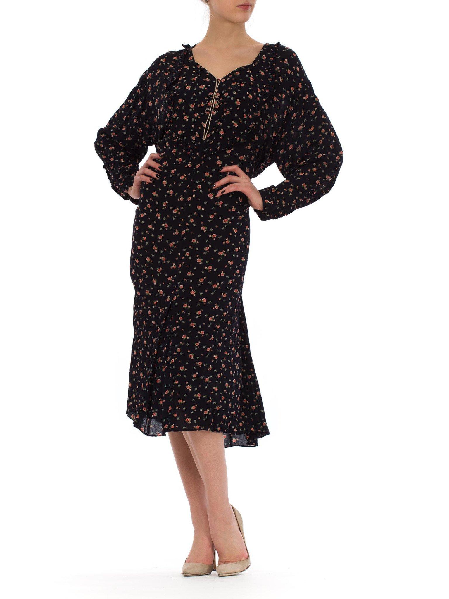1920S Navy Blue Silk Crepe Pink Floral Printed Long Sleeve Dress Exceptionally  In Excellent Condition For Sale In New York, NY