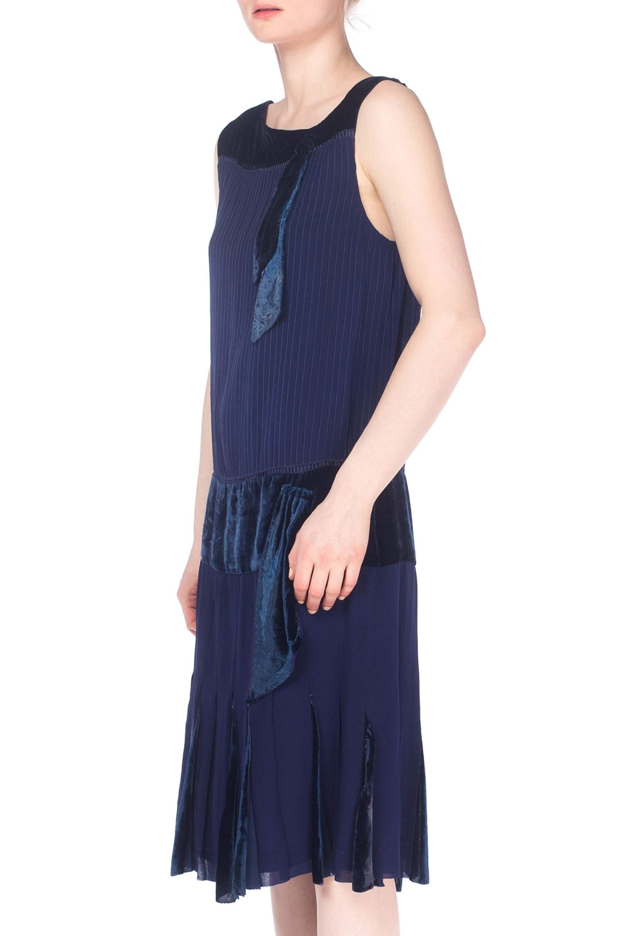 1920S Navy Blue Silk & Velvet Pintucked Drop Waist Day Dress In Excellent Condition For Sale In New York, NY
