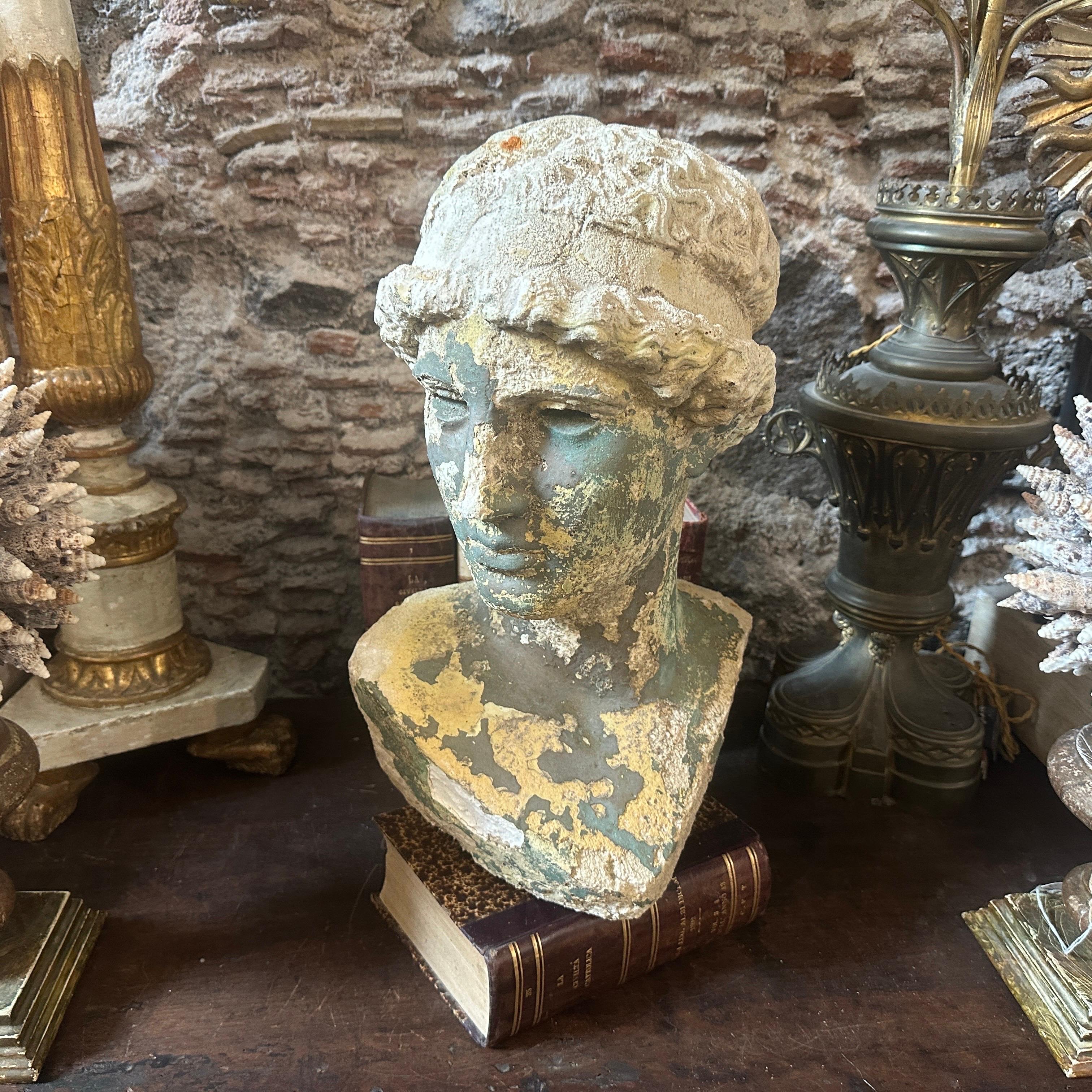 1920s Neo Classical School study Italian Plaster Bust of Minerva In Fair Condition In Catania, Sicilia