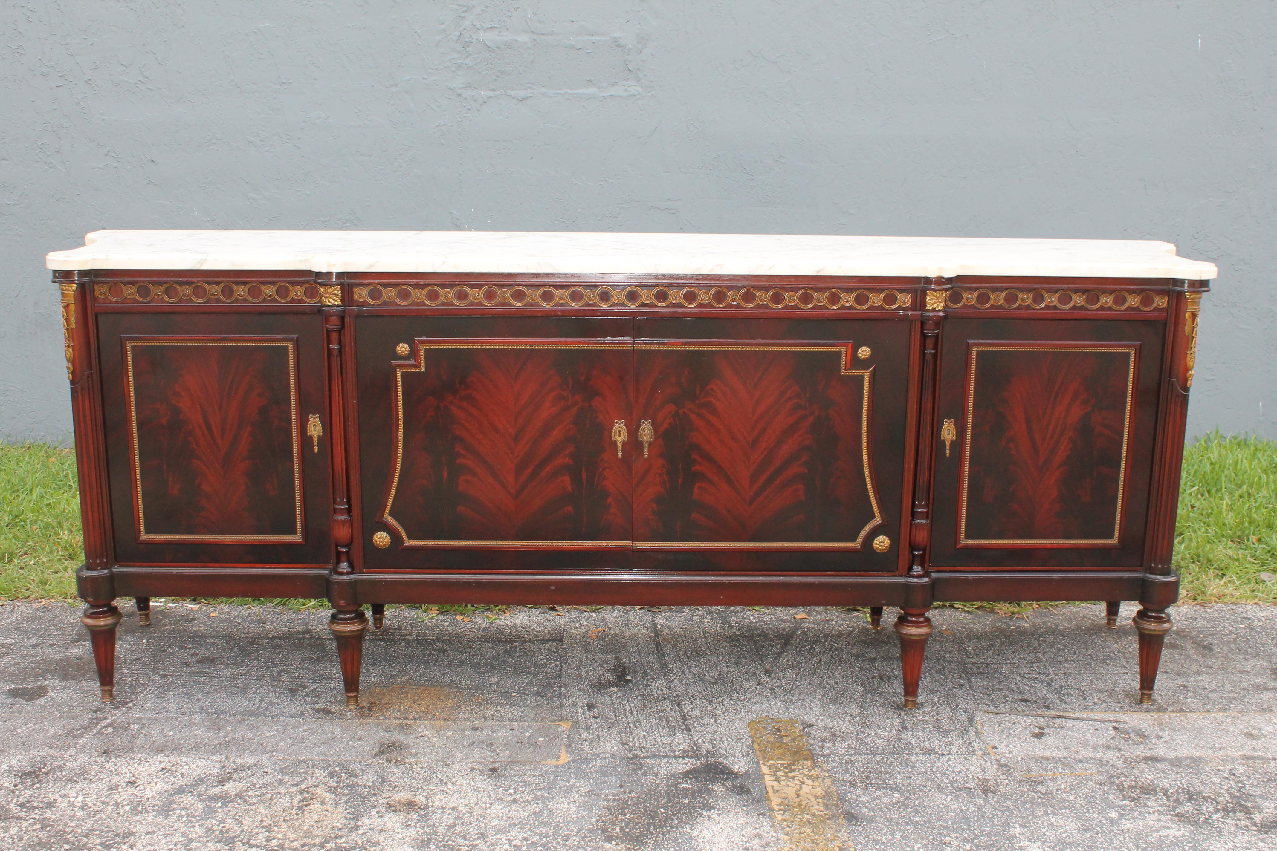 Neoklassischer Stil der 1920er Jahre Marmorplatte geflammtes Mahagoni Buffet/ Sideboard/ Kredenz im Angebot 8