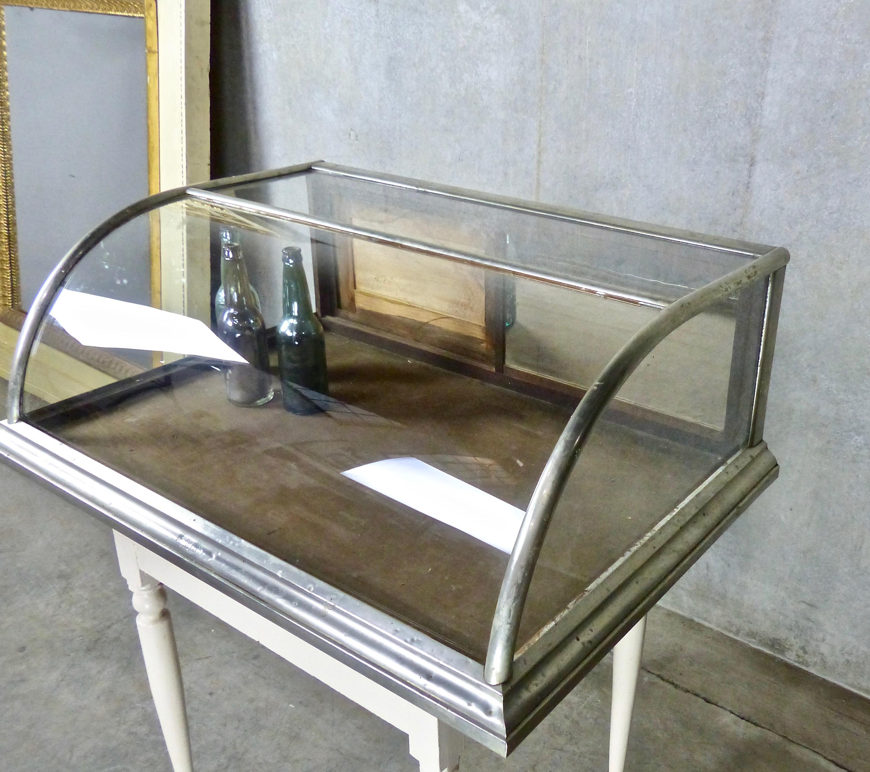 1920s Nickel-Plated Countertop Display Case by Dominion Showcase In Good Condition In Surrey, BC