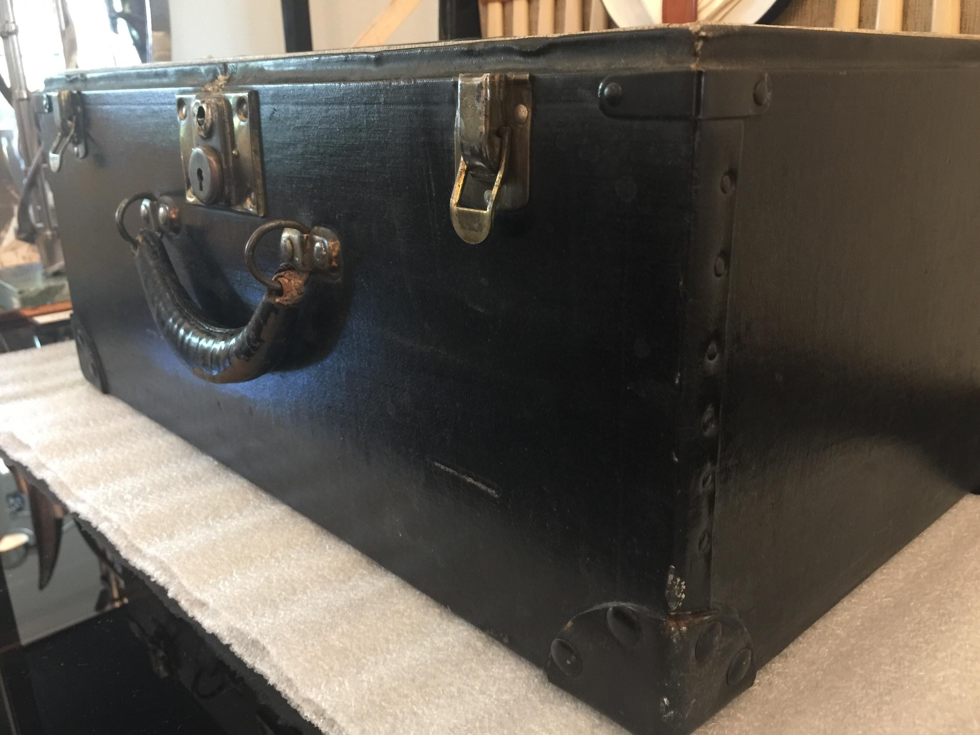 1920s Novelty Picnic Set Trunk In Excellent Condition For Sale In East Hampton, NY