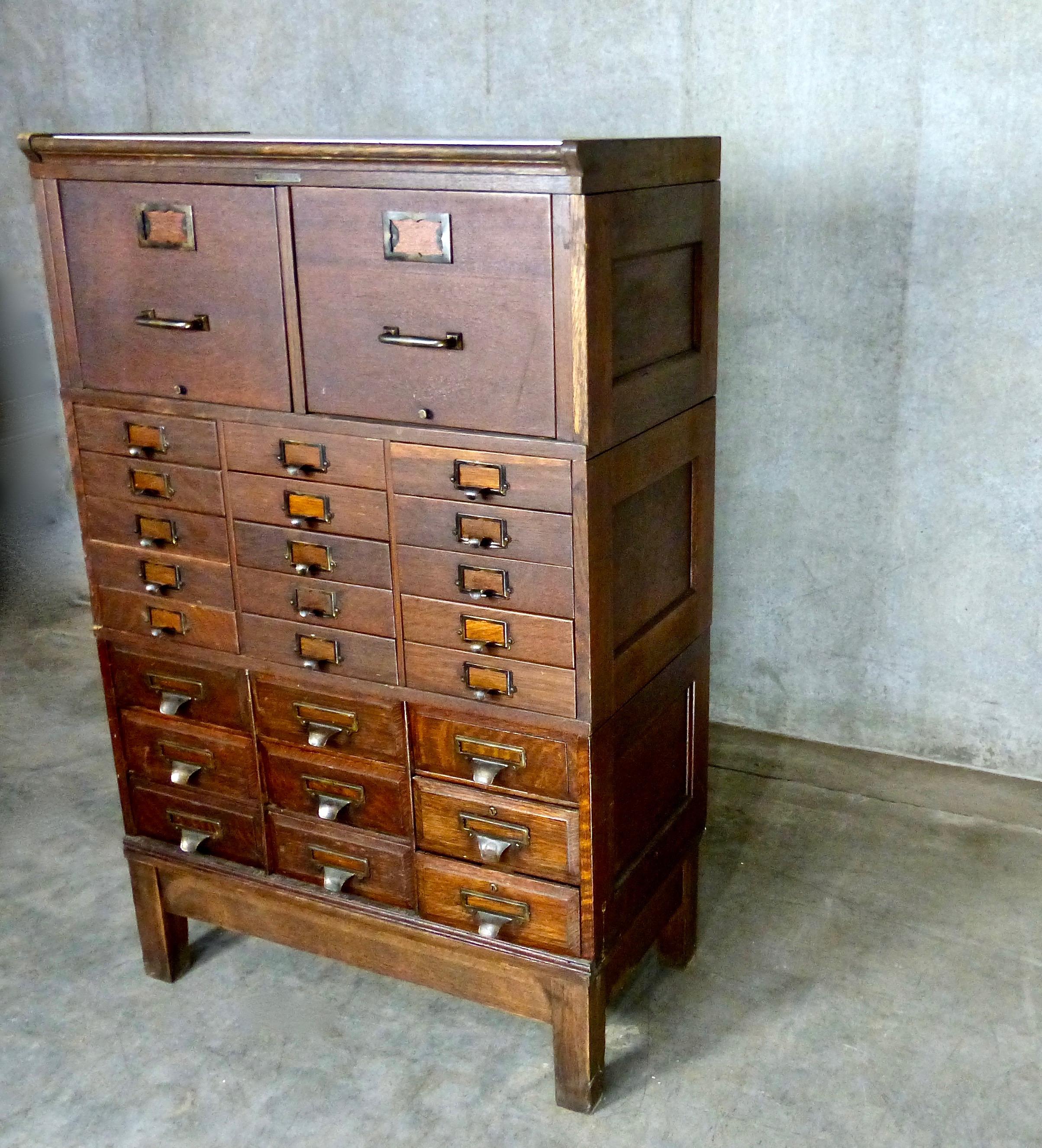 Canadian 1920s Oak Apothecary Cabinet The Office Specialty Co. Newmarket Ontario