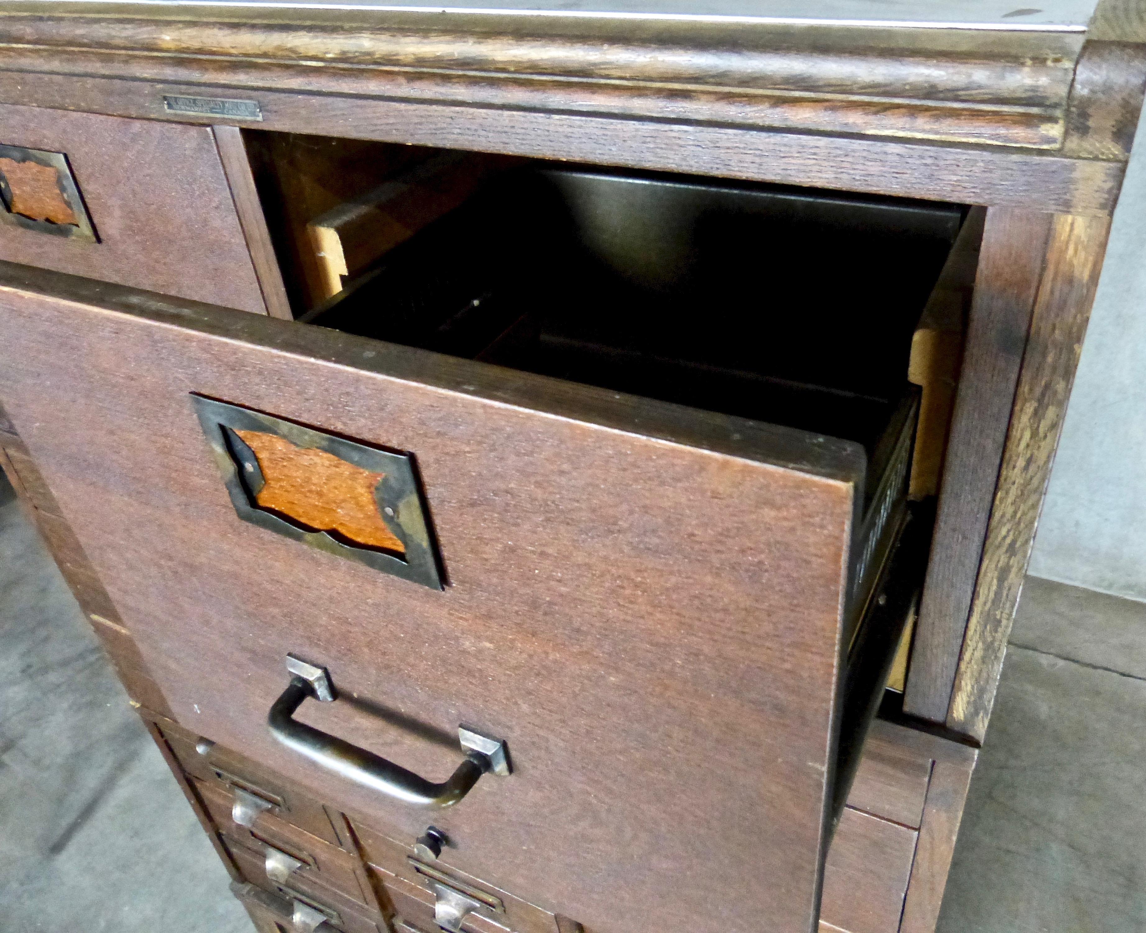 1920s Oak Apothecary Cabinet The Office Specialty Co. Newmarket Ontario In Good Condition In Surrey, BC
