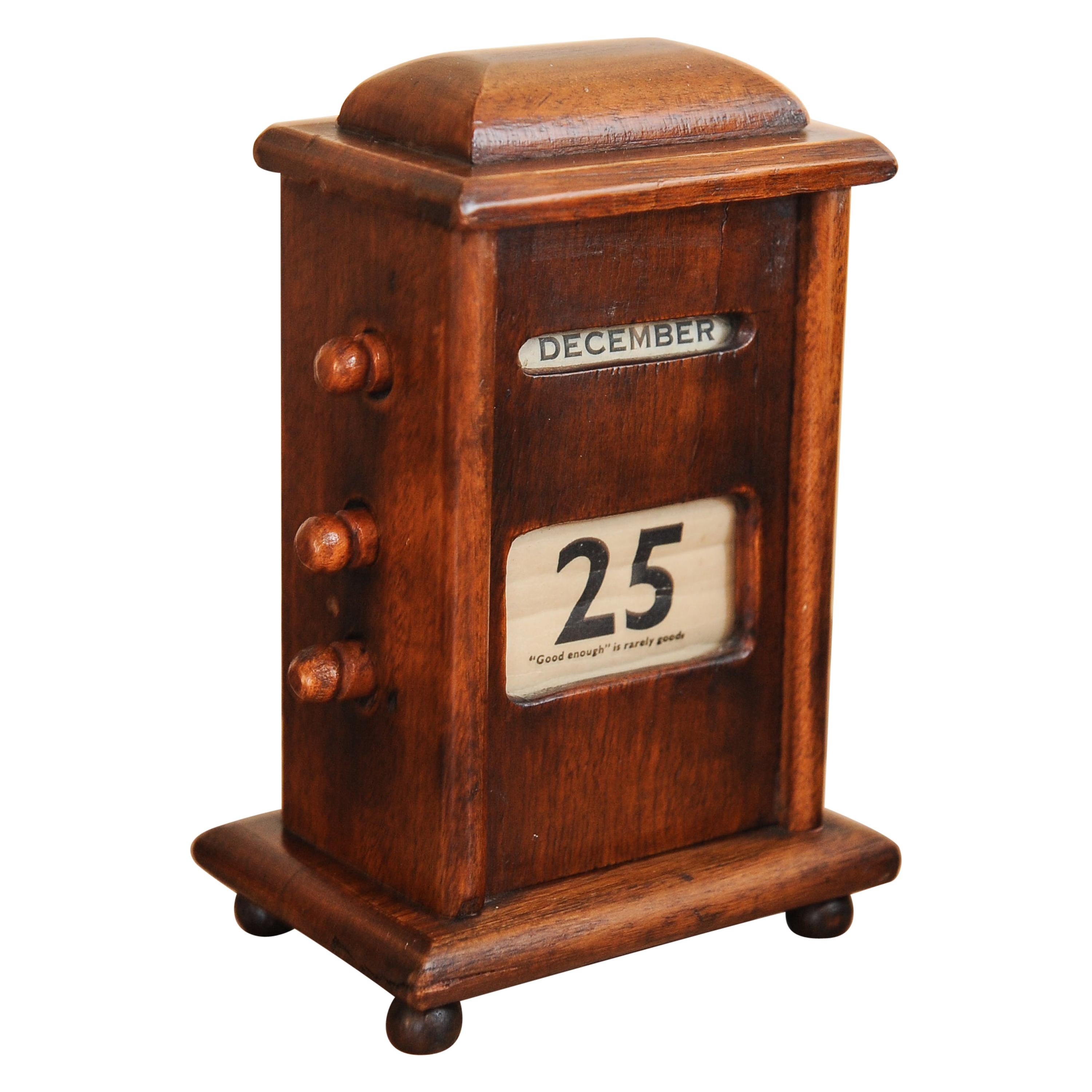 1920s Oak Desk Top Perpetual Calendar with Rotating Dials for Month, Day, Year For Sale