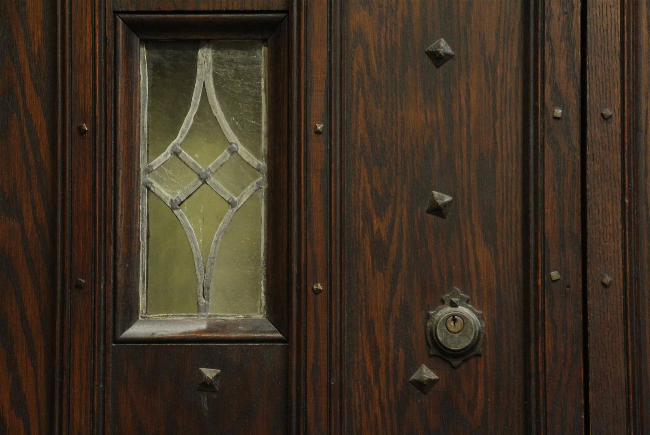 Early 20th Century 1920s Oak Wine Cellar Double Entry Doors with Gothic Arch