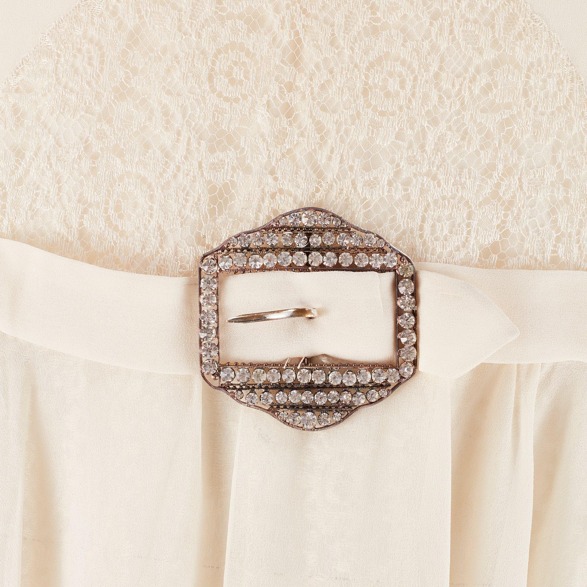 1920s Off-White Lace Wedding Dress with Rhinestone Belt In Excellent Condition For Sale In London, GB