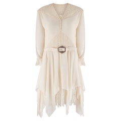 Robe de mariée des années 1920 en dentelle Off-White avec ceinture en strass