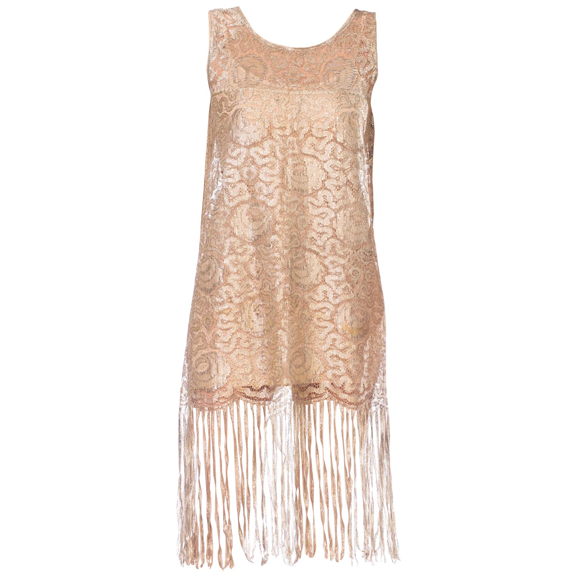 Flapper-Cocktailkleid aus cremefarbener und silberner Lamé-Spitze im Art-déco-Stil mit Blumen und Fransen aus den 1920er Jahren