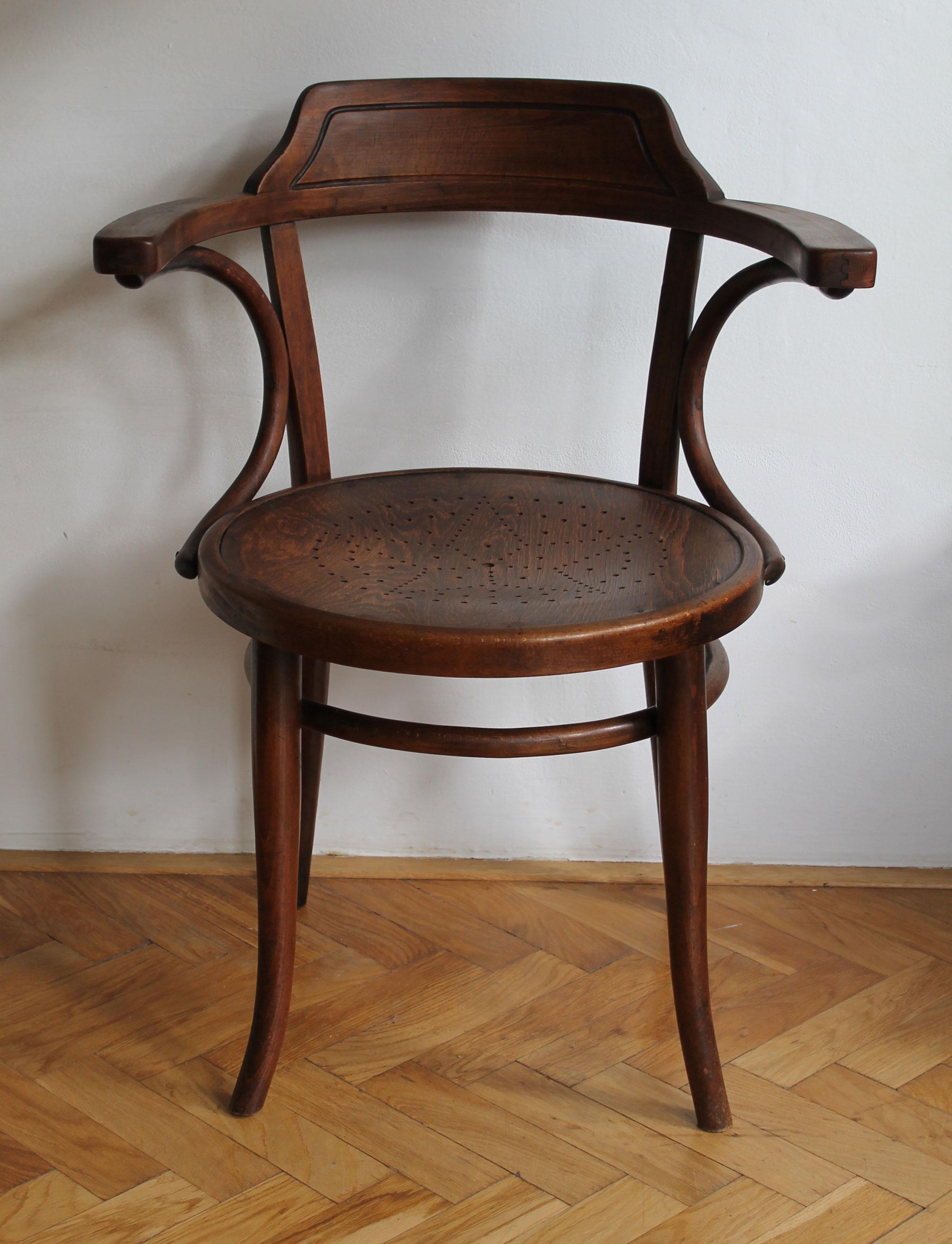 Beech 1920's Office chair Model No.3 by Gebrüder Thonet For Sale