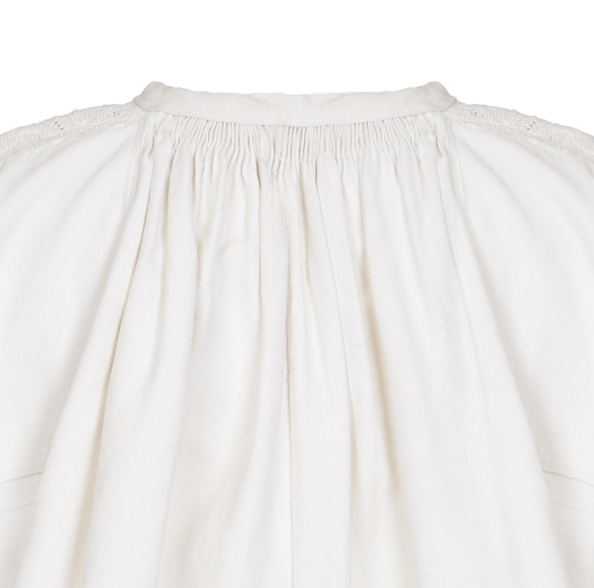 Túnica campesina rumana antigua original de los años 20 en Bueno estado para la venta en London, GB