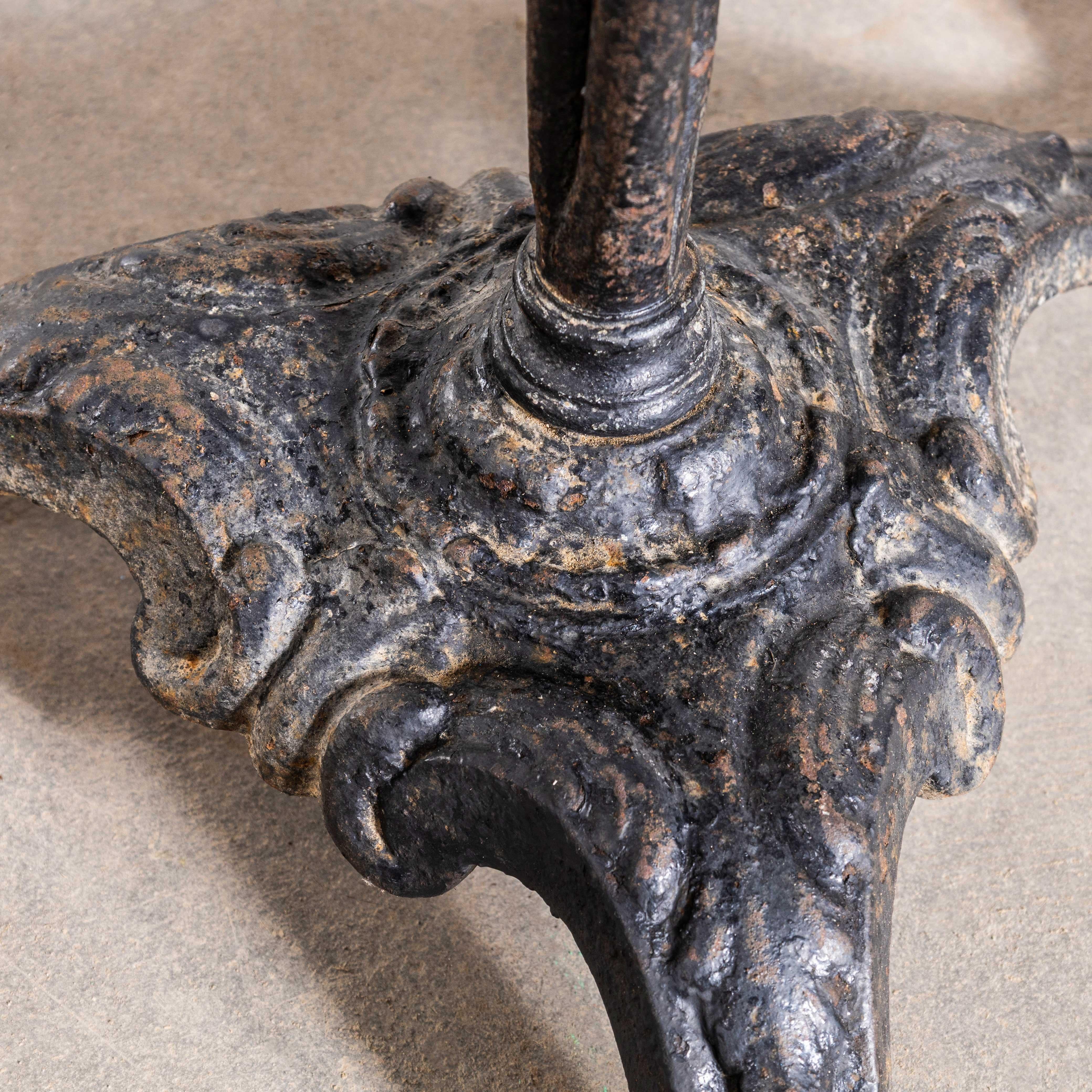 Table de bistrot en fonte d'origine française des années 1920 Bon état - En vente à Hook, Hampshire