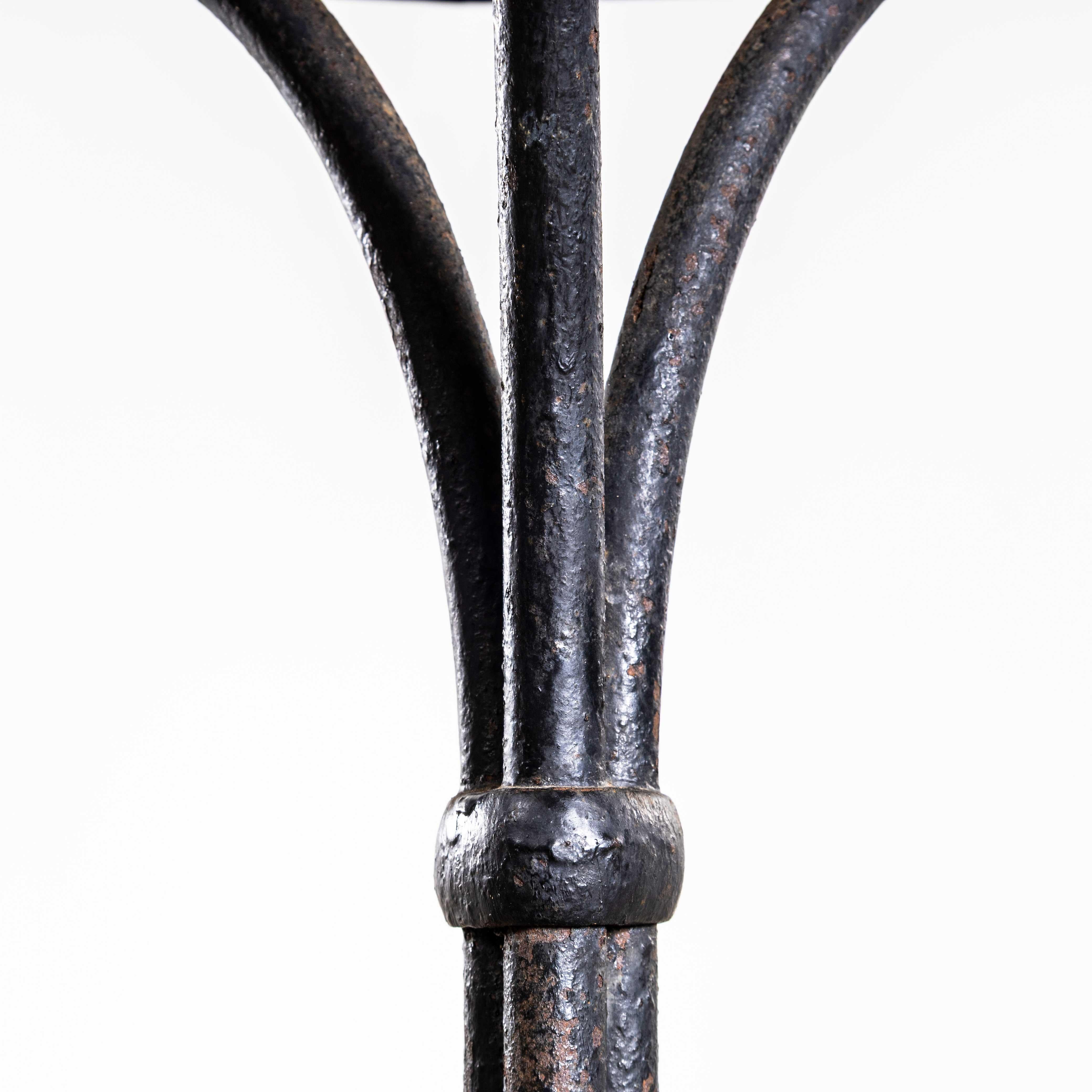 Laiton Table de bistrot en fonte d'origine française des années 1920 en vente