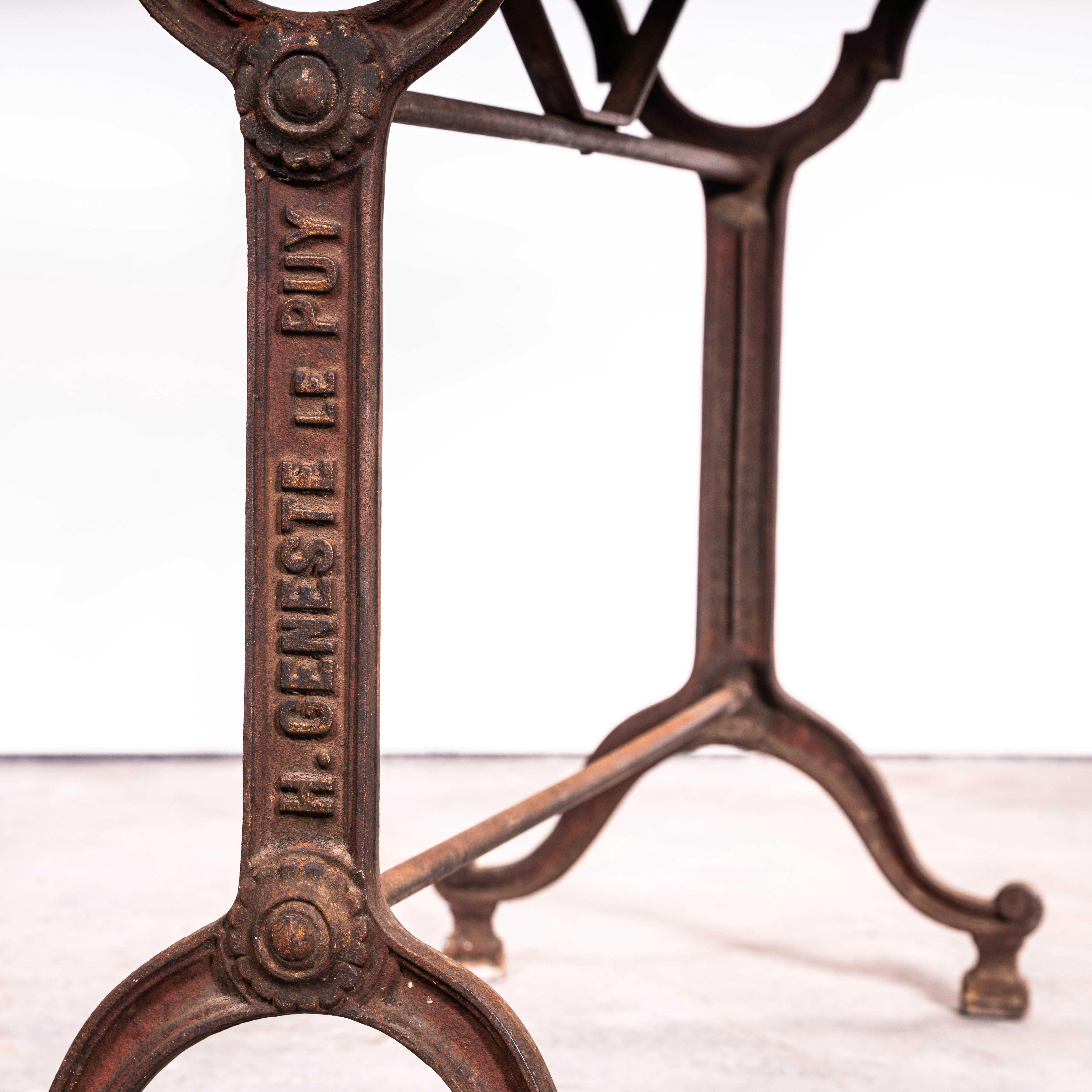 Fer Table de salle à manger française des années 1920 à base moulée en relief complexe (3579) en vente