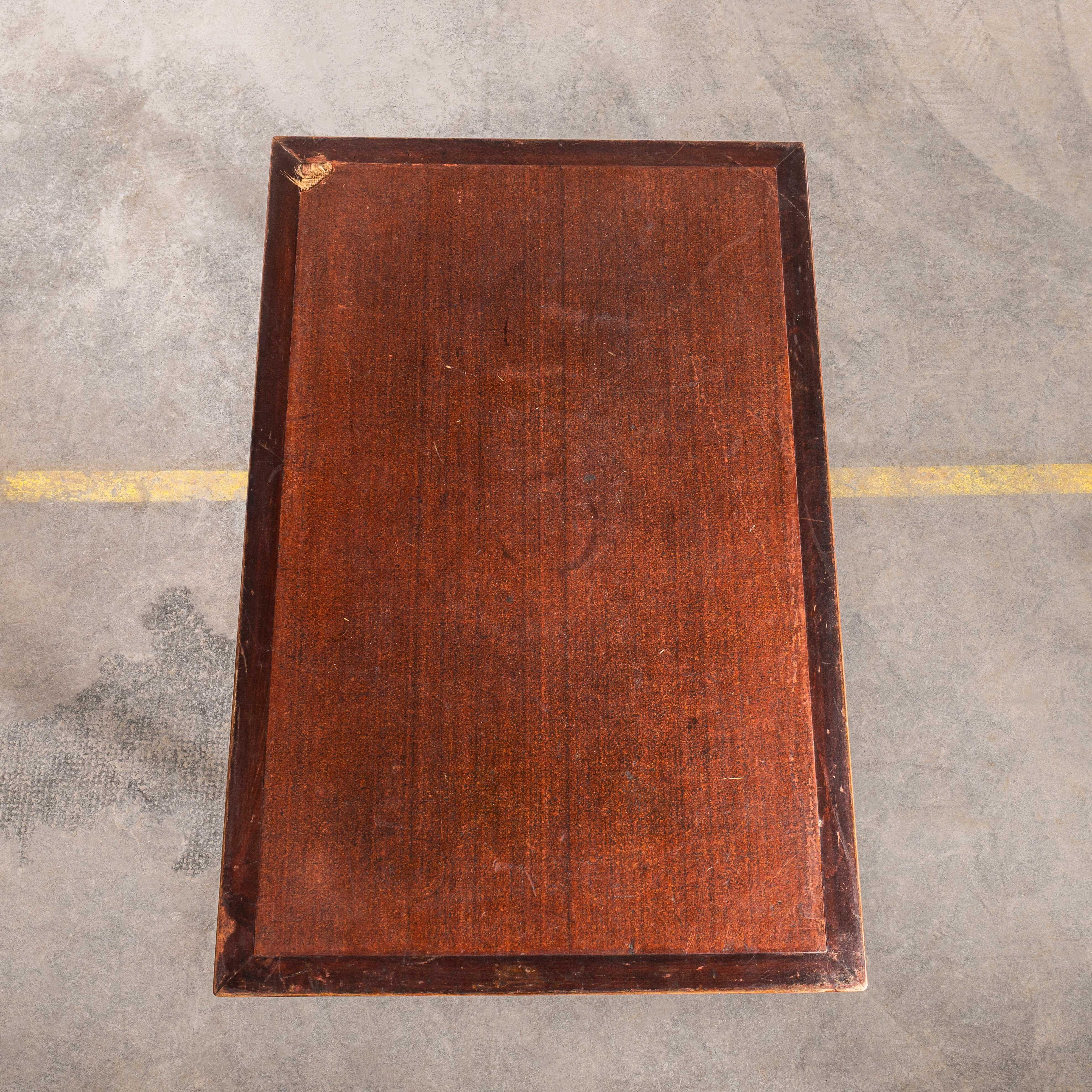 Table à base en relief complexe française d'origine des années 1920 (3493) en vente 4