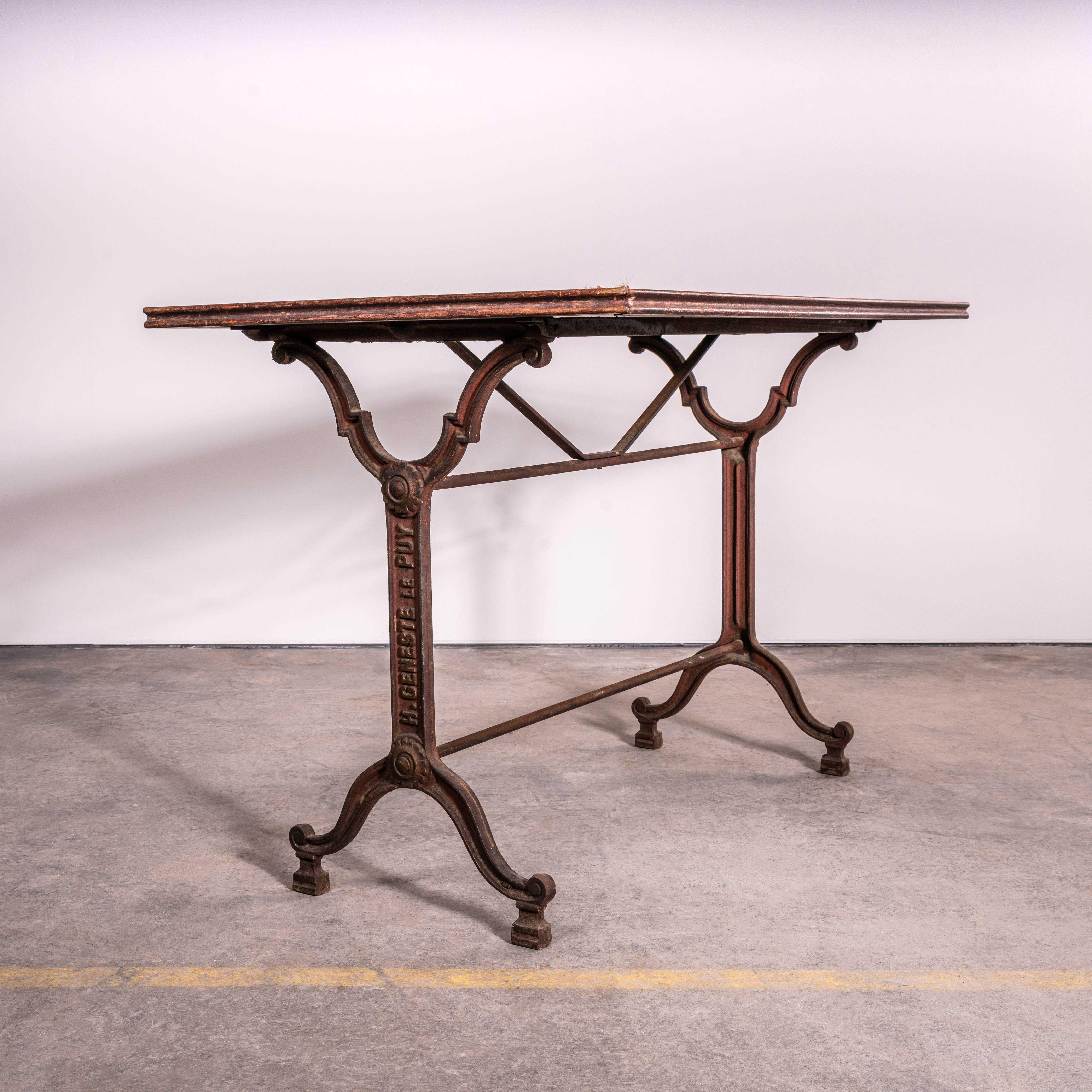 Français Table à base en relief complexe française d'origine des années 1920 (3493) en vente