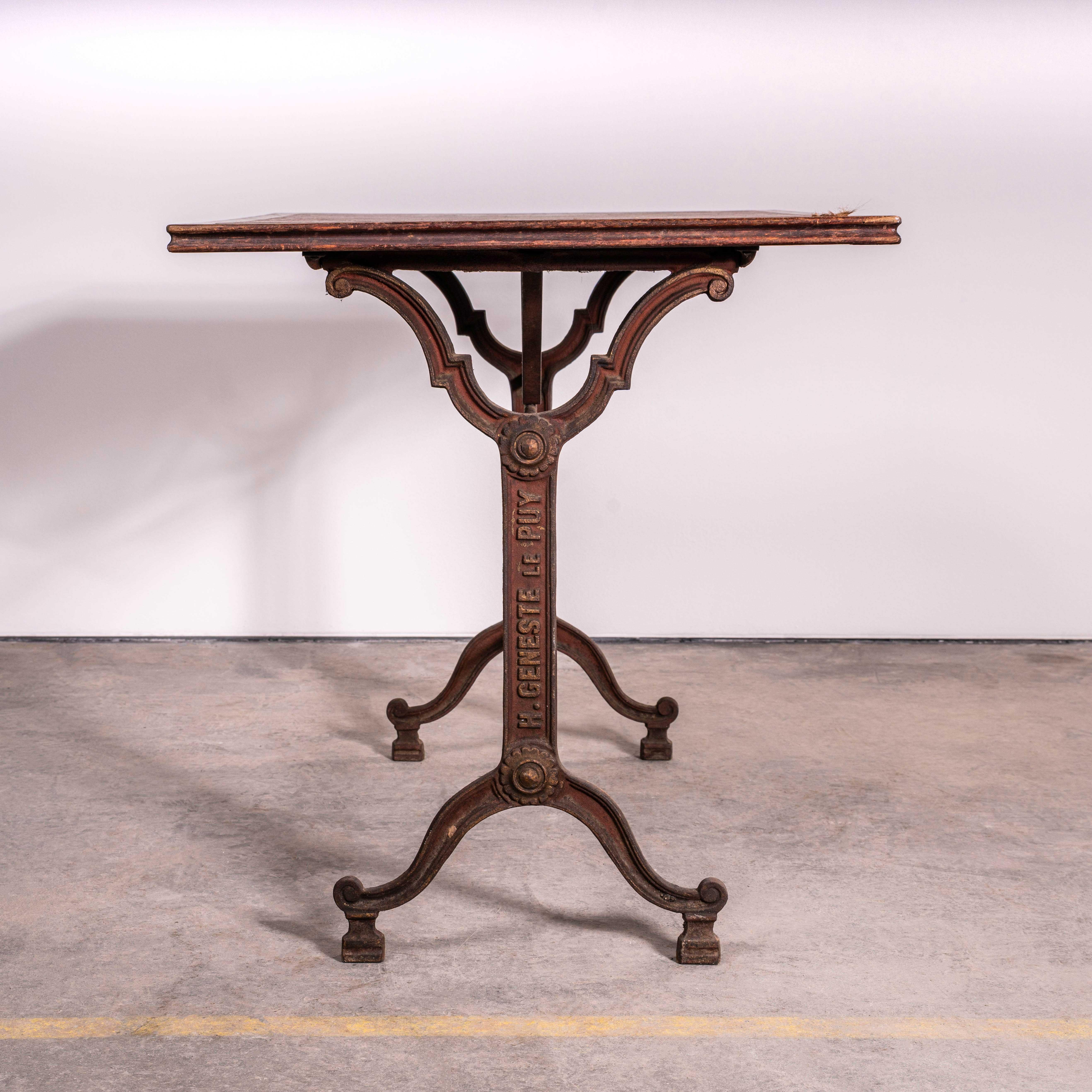 Table à base en relief complexe française d'origine des années 1920 (3493) en vente 2
