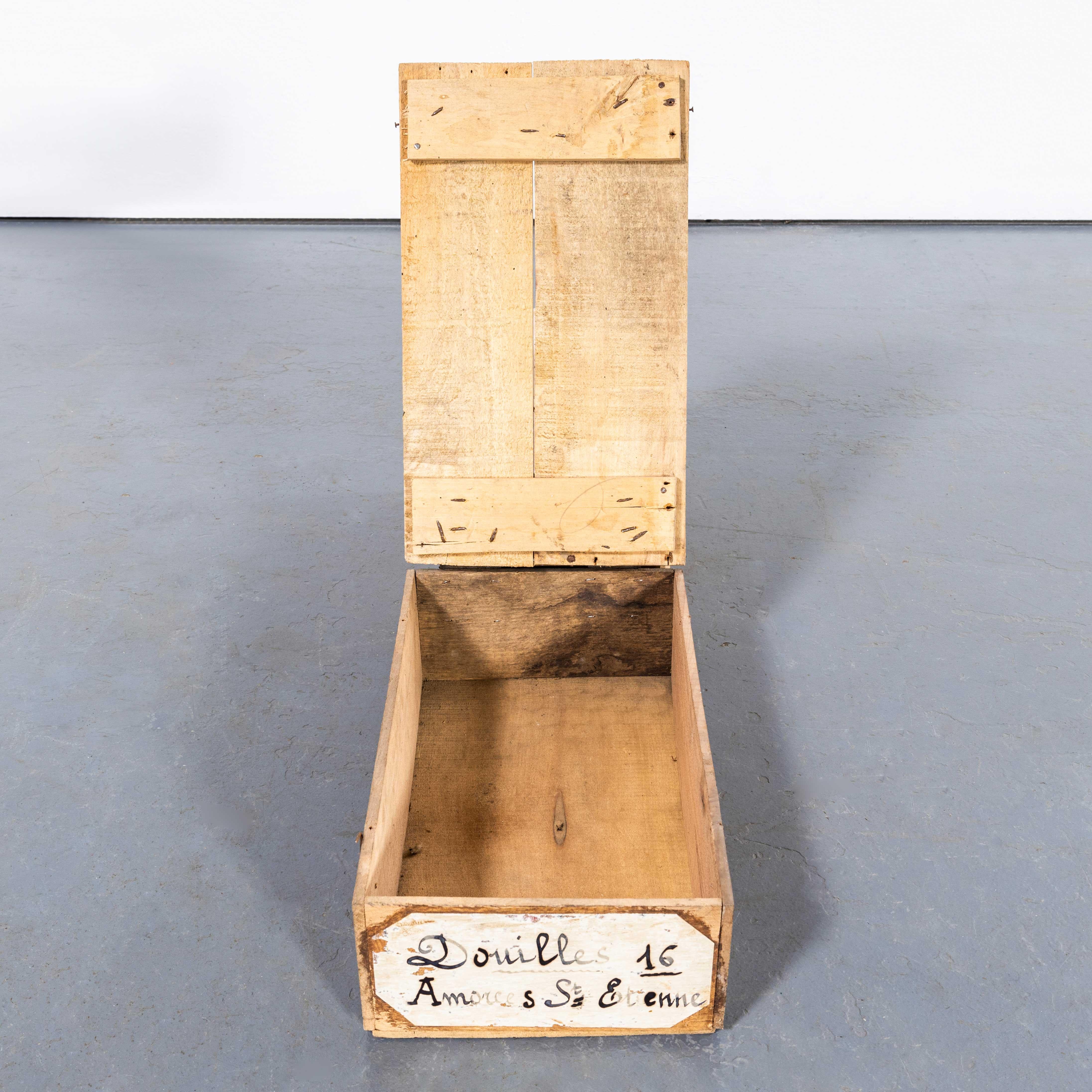 Caja de envío de chocolate Revillon original de 1920 - Caja de correa de cuero simple en Bueno Estado en Hook, Hampshire