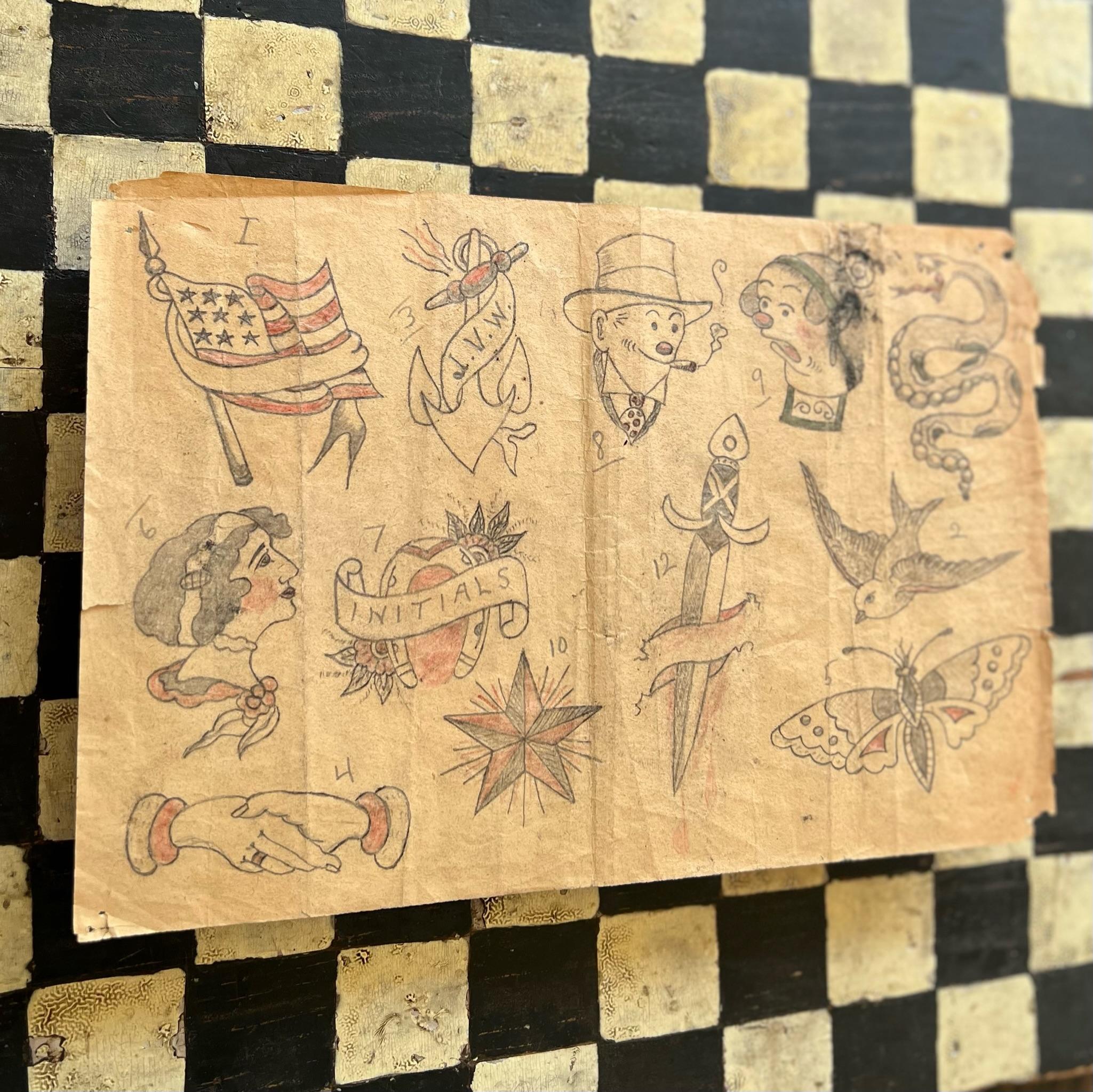 Dipinto a mano Foglio Flash di tatuaggio originale degli anni '20 - Design/One tradizionale americano - Come trovato in vendita
