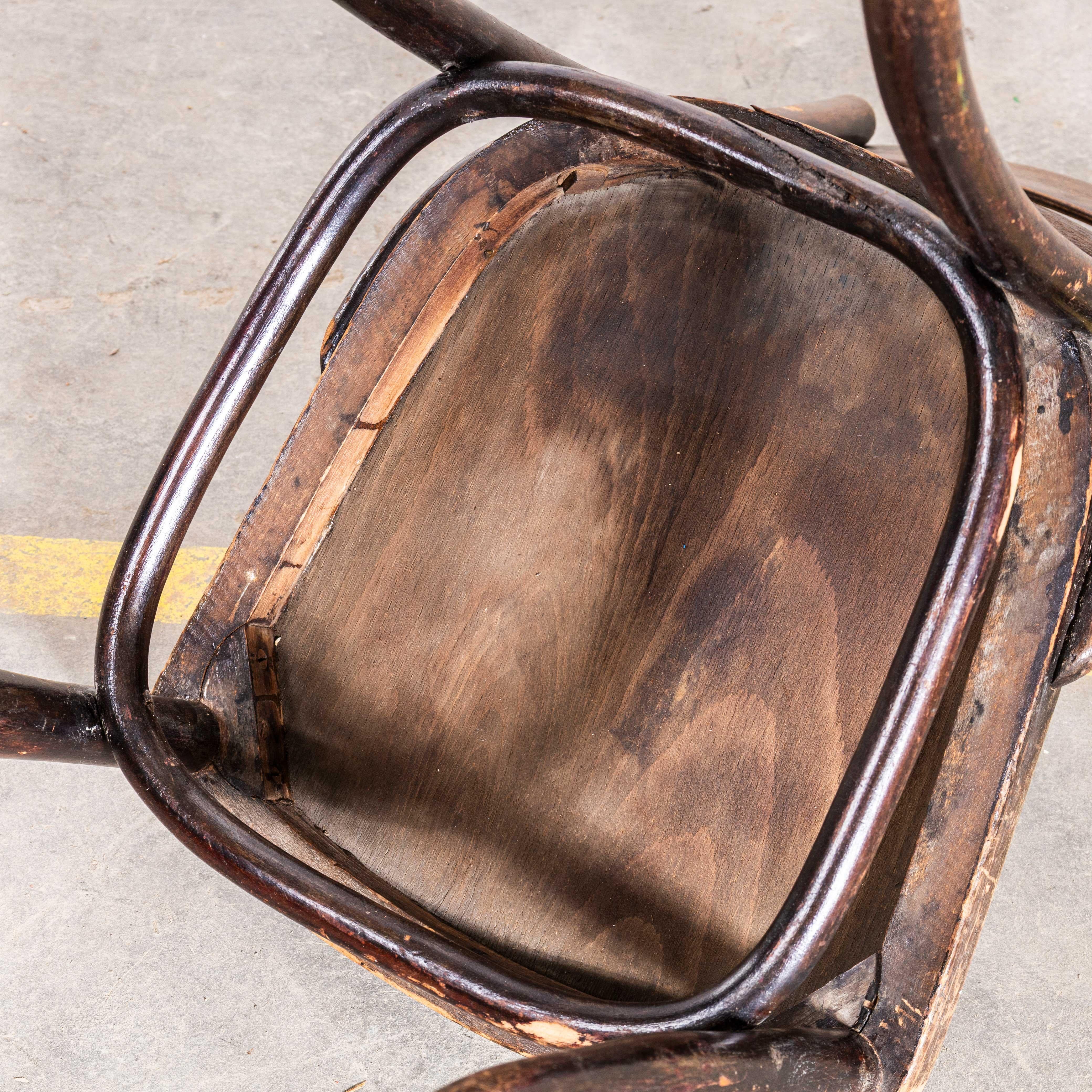 1920’s Original Thonet Double Rail Bentwood Chairs – Set Of Eight im Angebot 6