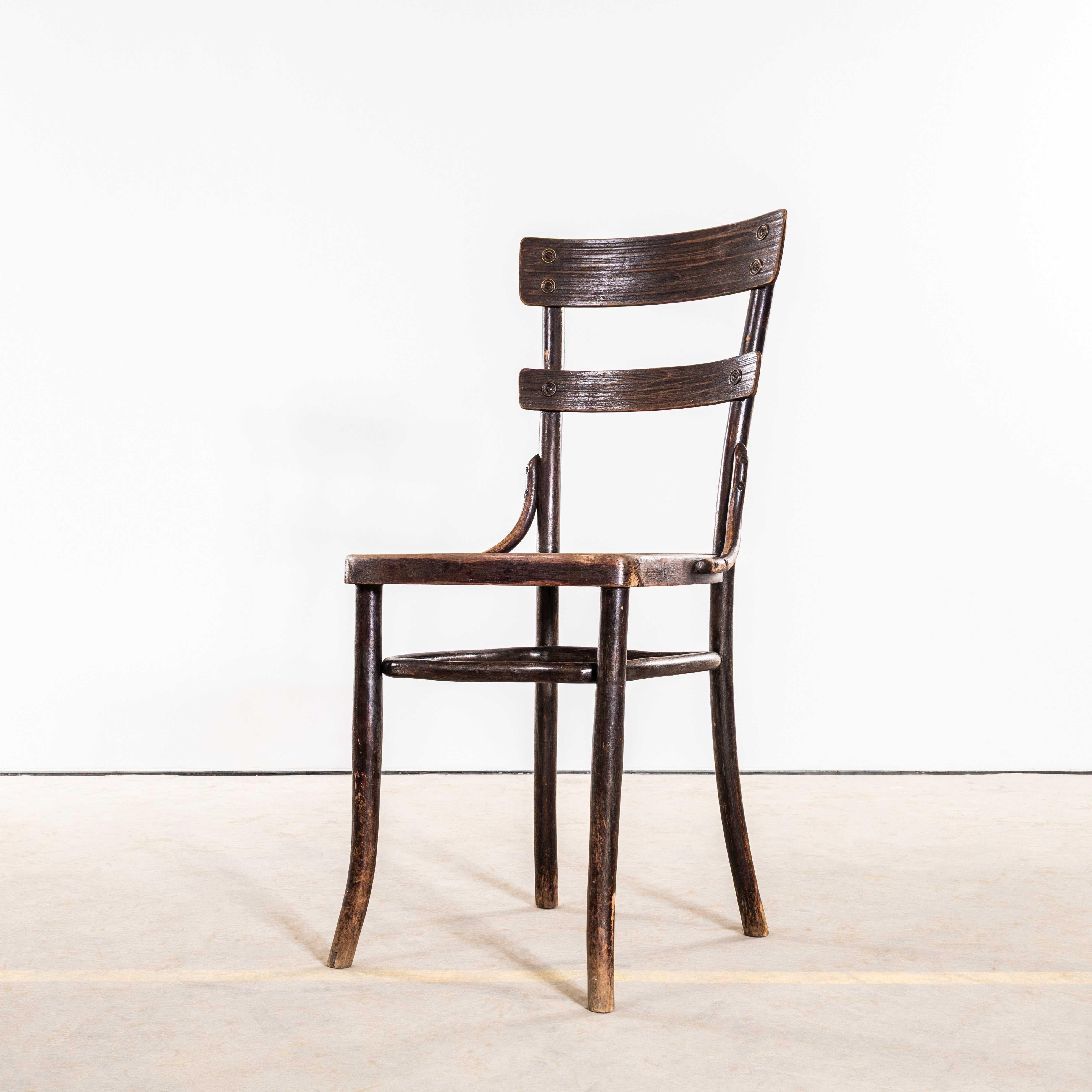 1920’s Original Thonet Double Rail Bentwood Chairs – Set Of Eight (Österreichisch) im Angebot