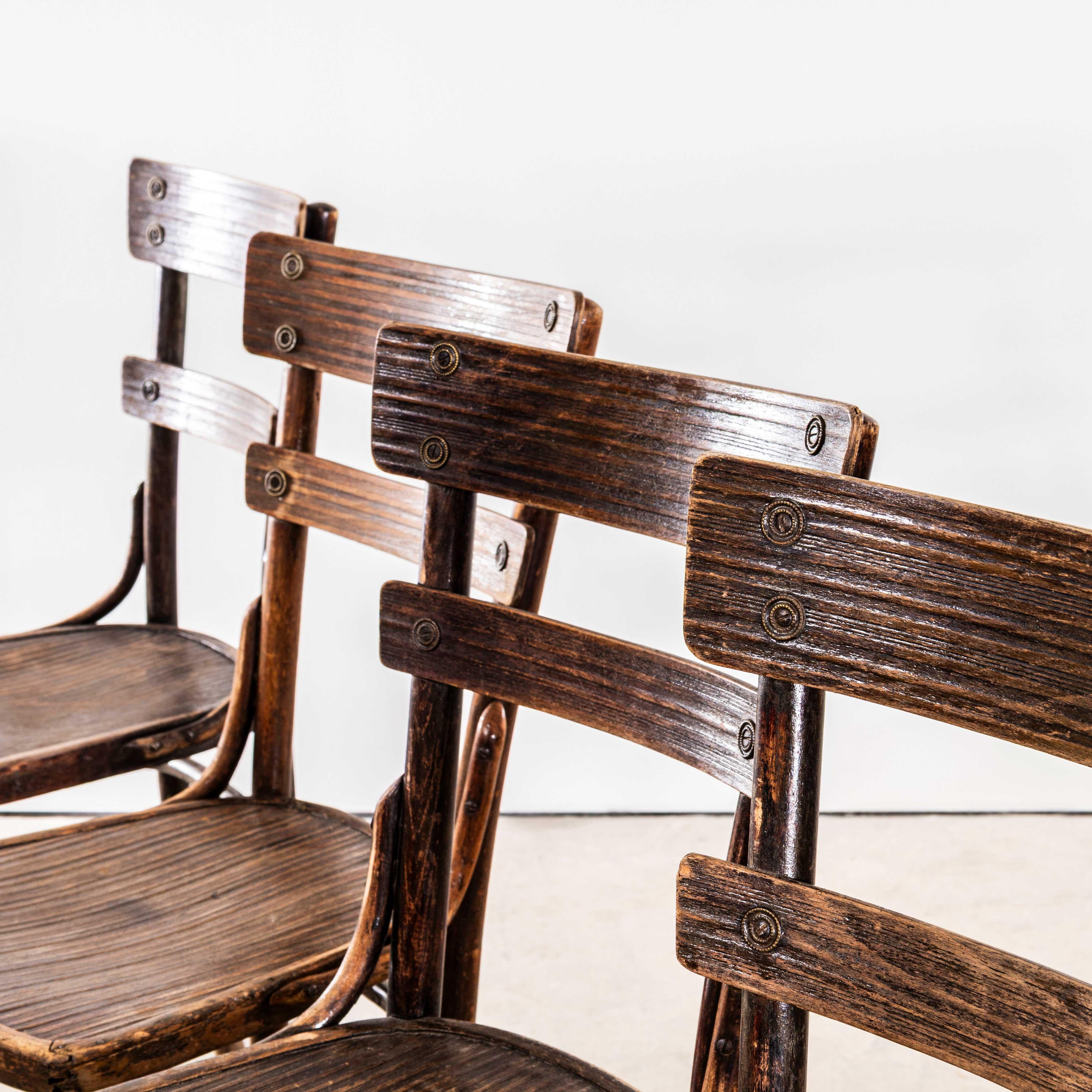 1920’s Original Thonet Double Rail Bentwood Chairs – Set Of Eight (Frühes 20. Jahrhundert) im Angebot