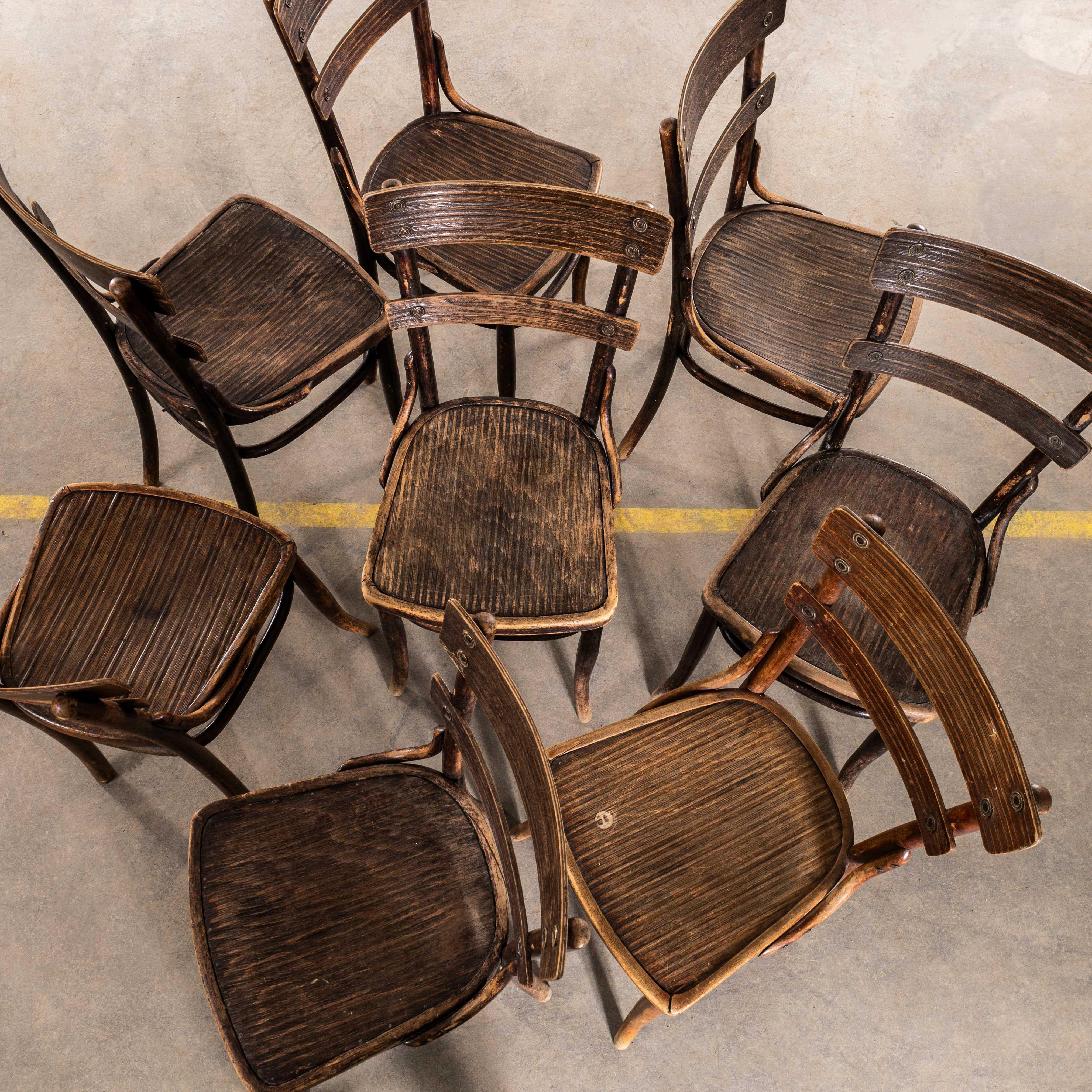 1920’s Original Thonet Double Rail Bentwood Chairs – Set Of Eight (Buchenholz) im Angebot