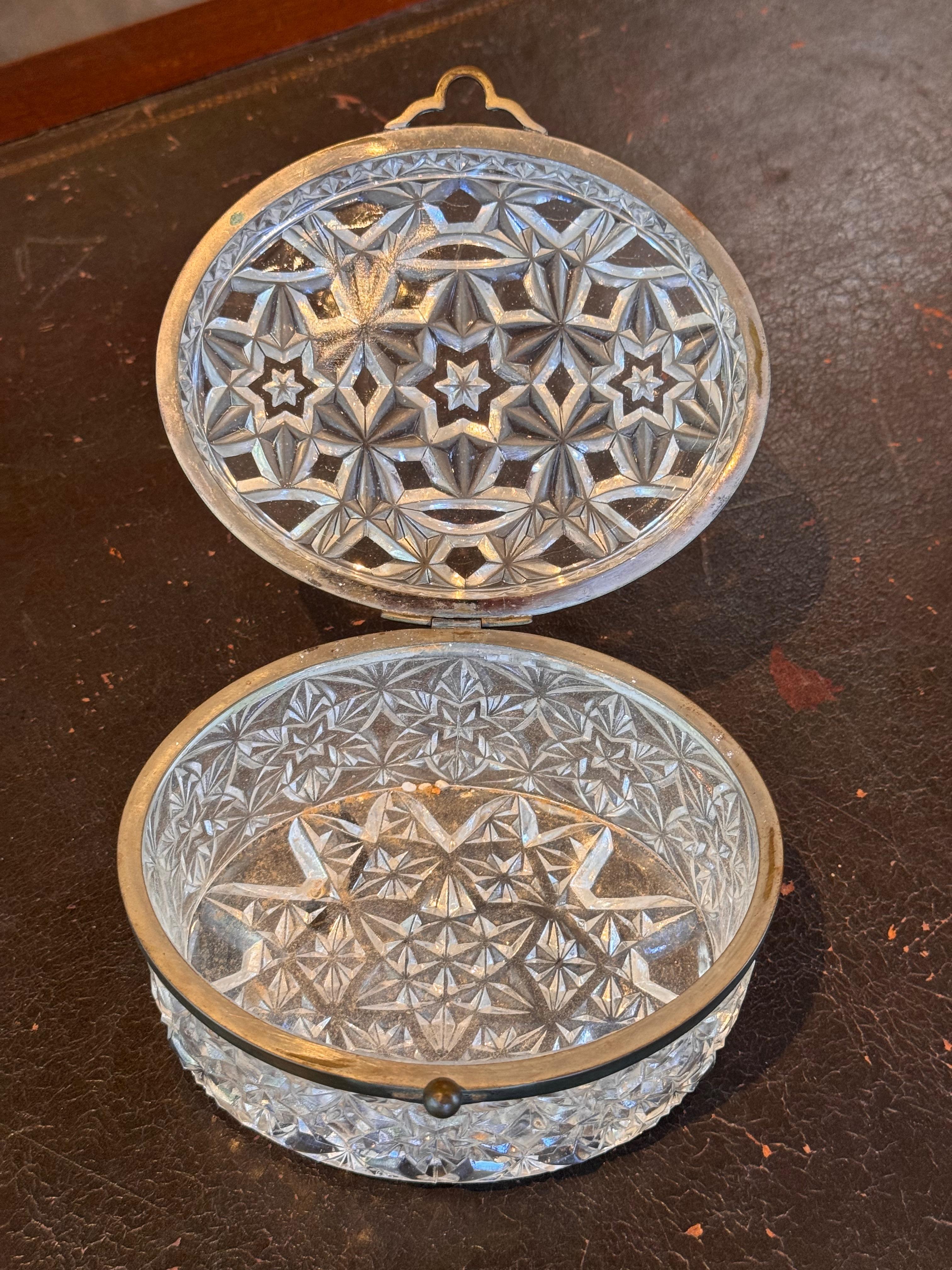 Français Coffret à bijoux ovale des années 1920 en vente