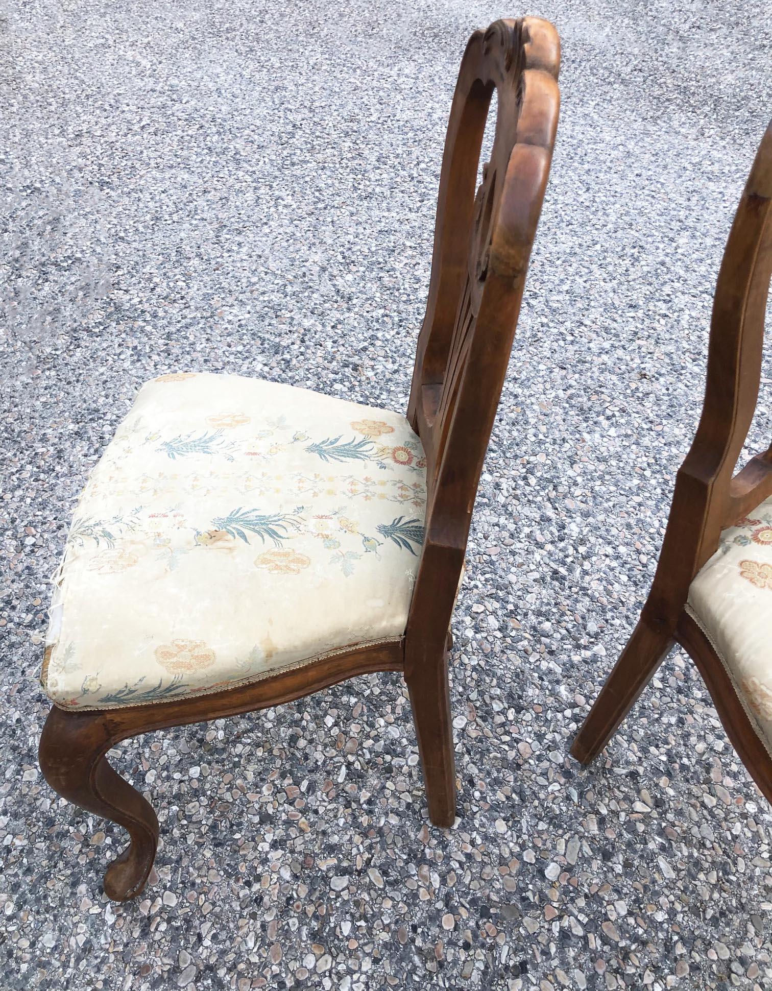  Pair of Armchairs in Solid Walnut, with Upholstery to Be Redone Elegant For Sale 5