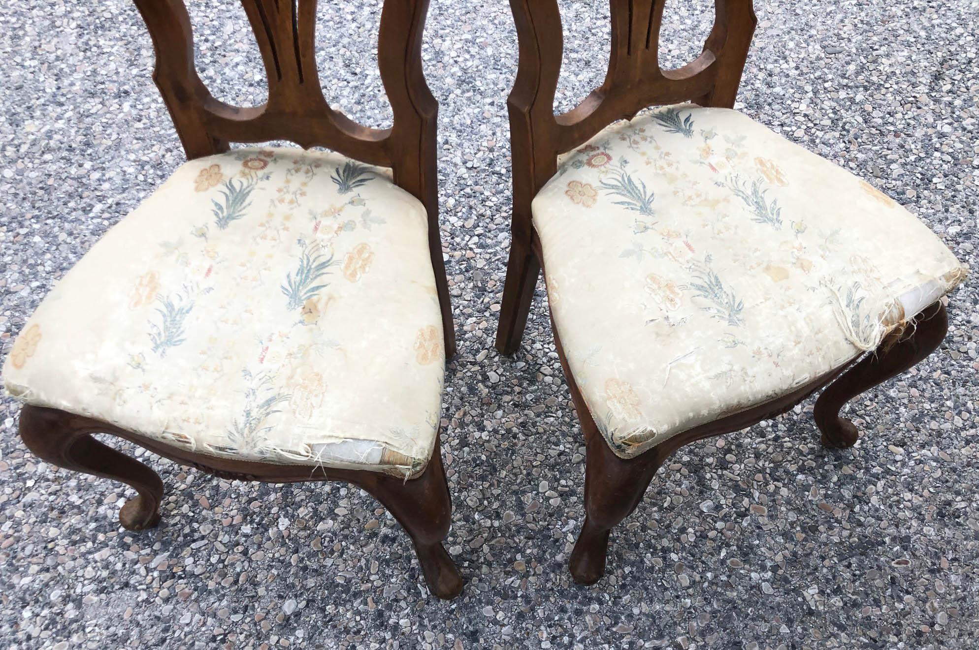  Paire de fauteuils en noyer massif, avec tapisserie à refaire Elegant État moyen - En vente à Buggiano, IT