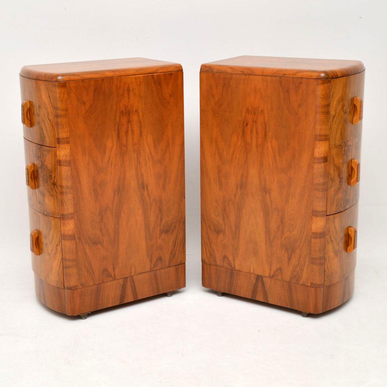 1920s Pair of Art Deco Walnut Bedside Chests 3