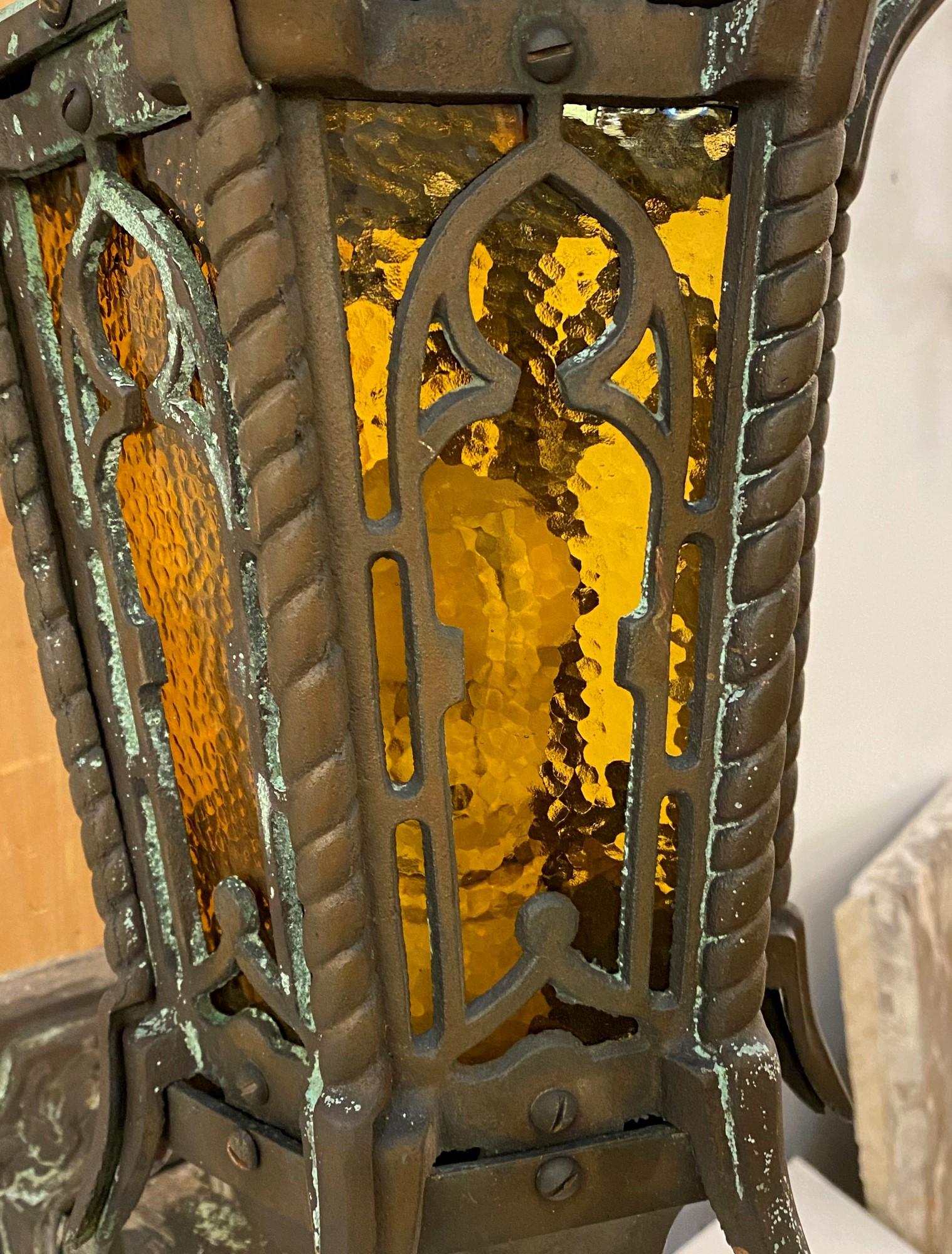 1920s Pair of Bronze Exterior Sconces Gothic Tudor Style In Good Condition In New York, NY