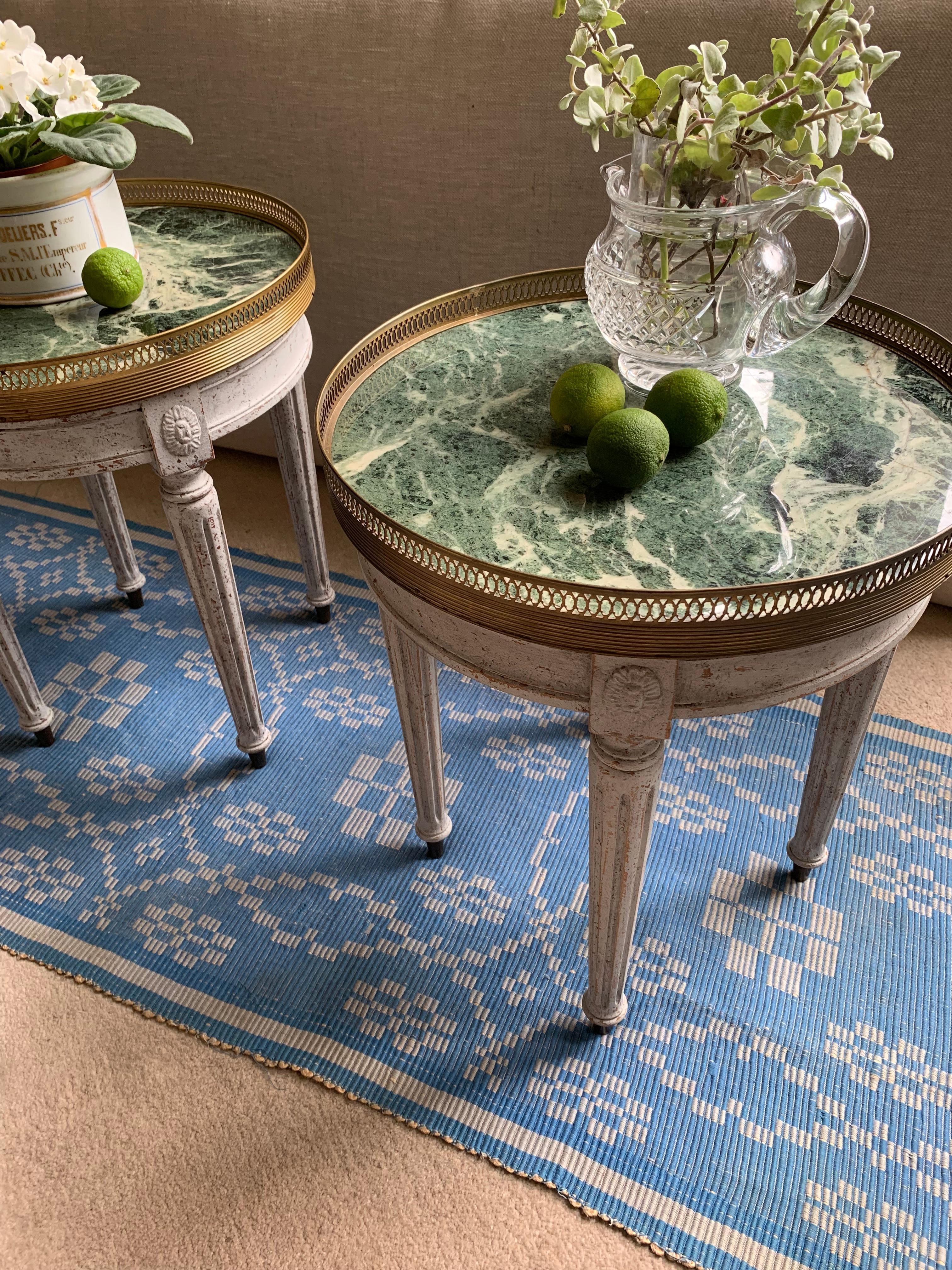 1920s pair of Danish marble & brass gallery painted tables For Sale 2